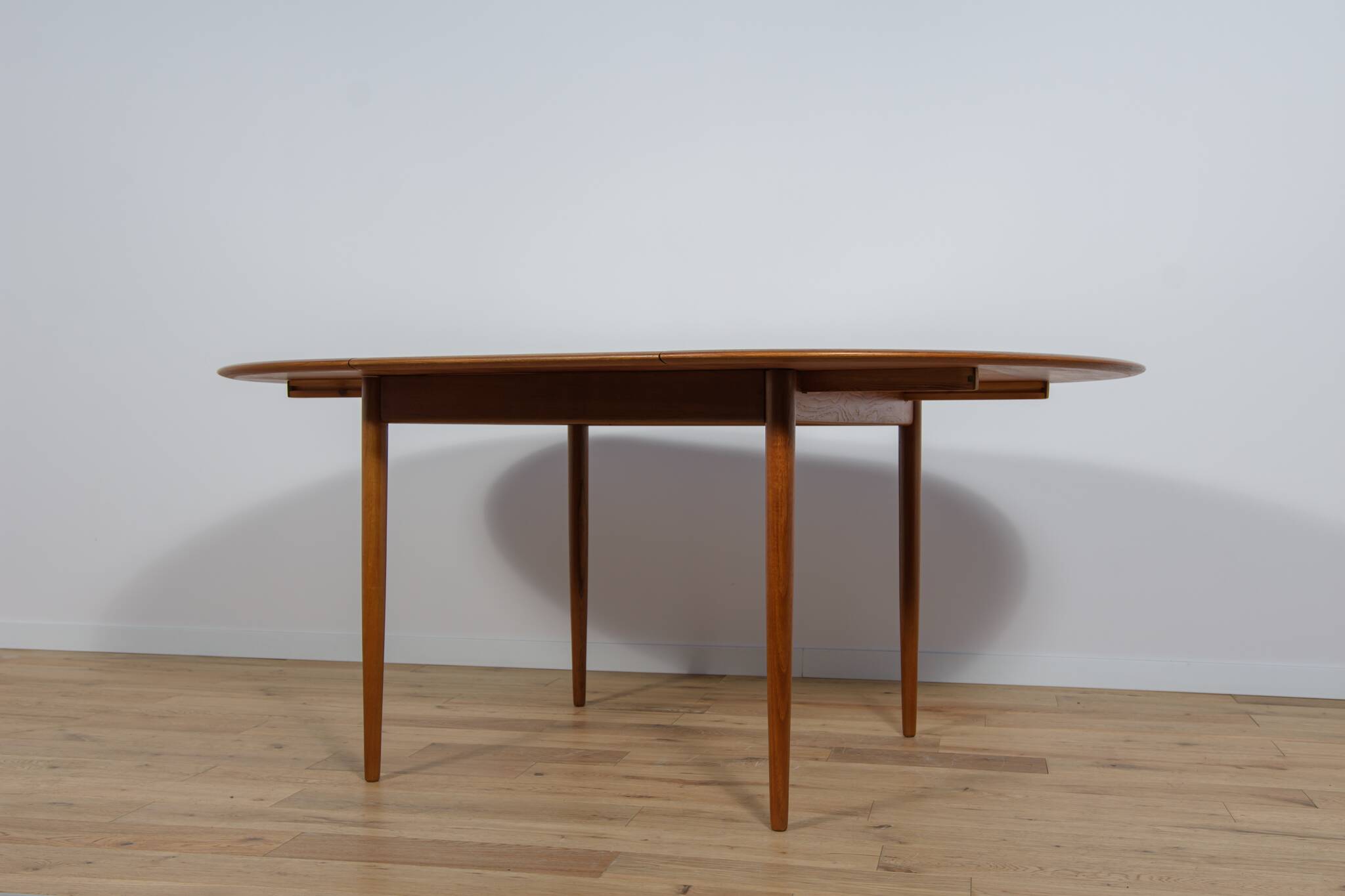 Table à manger ronde danoise vintage en teck, 1970s