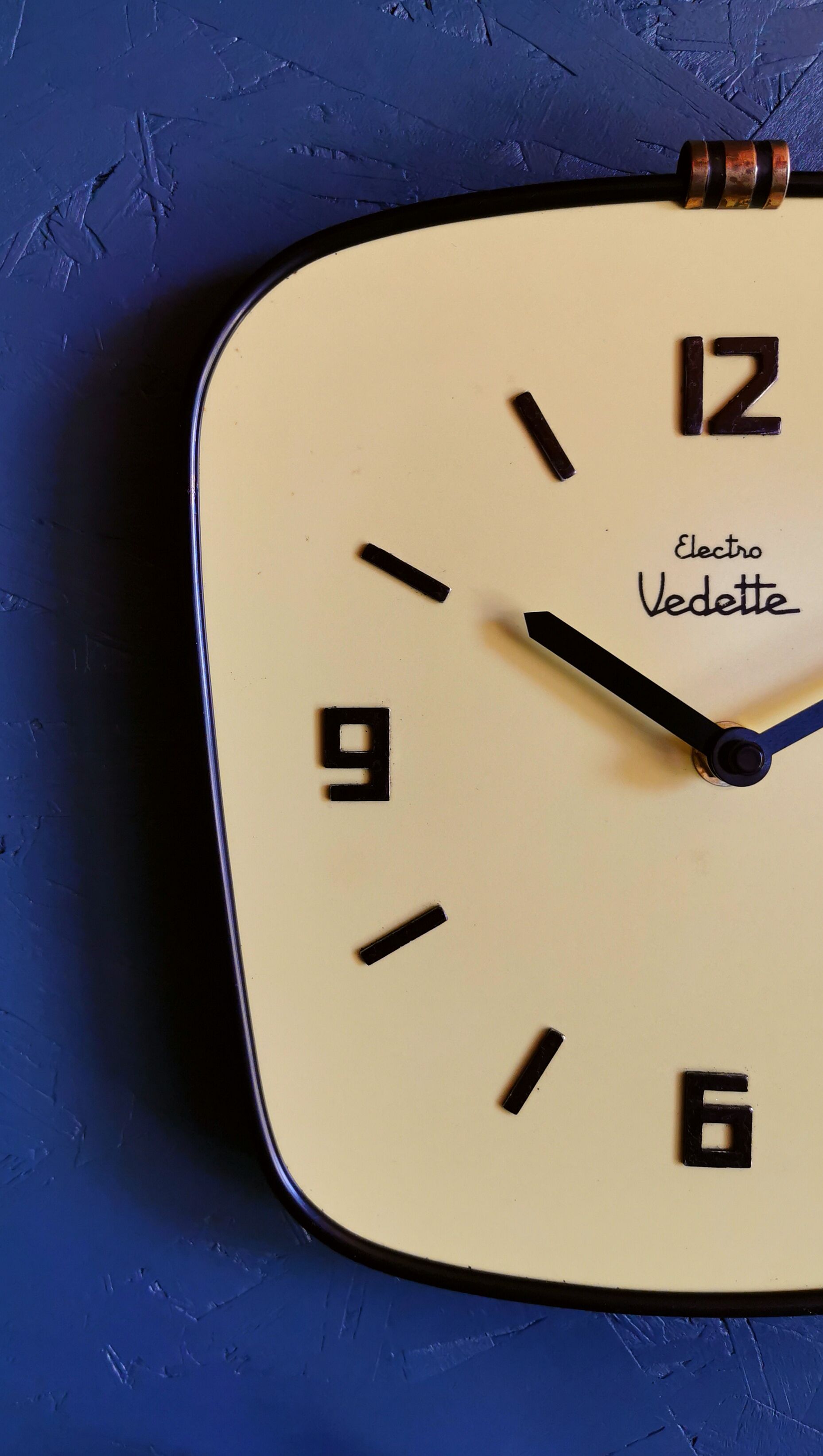 Formica vintage clock silent wall clock "Yellow electro star"