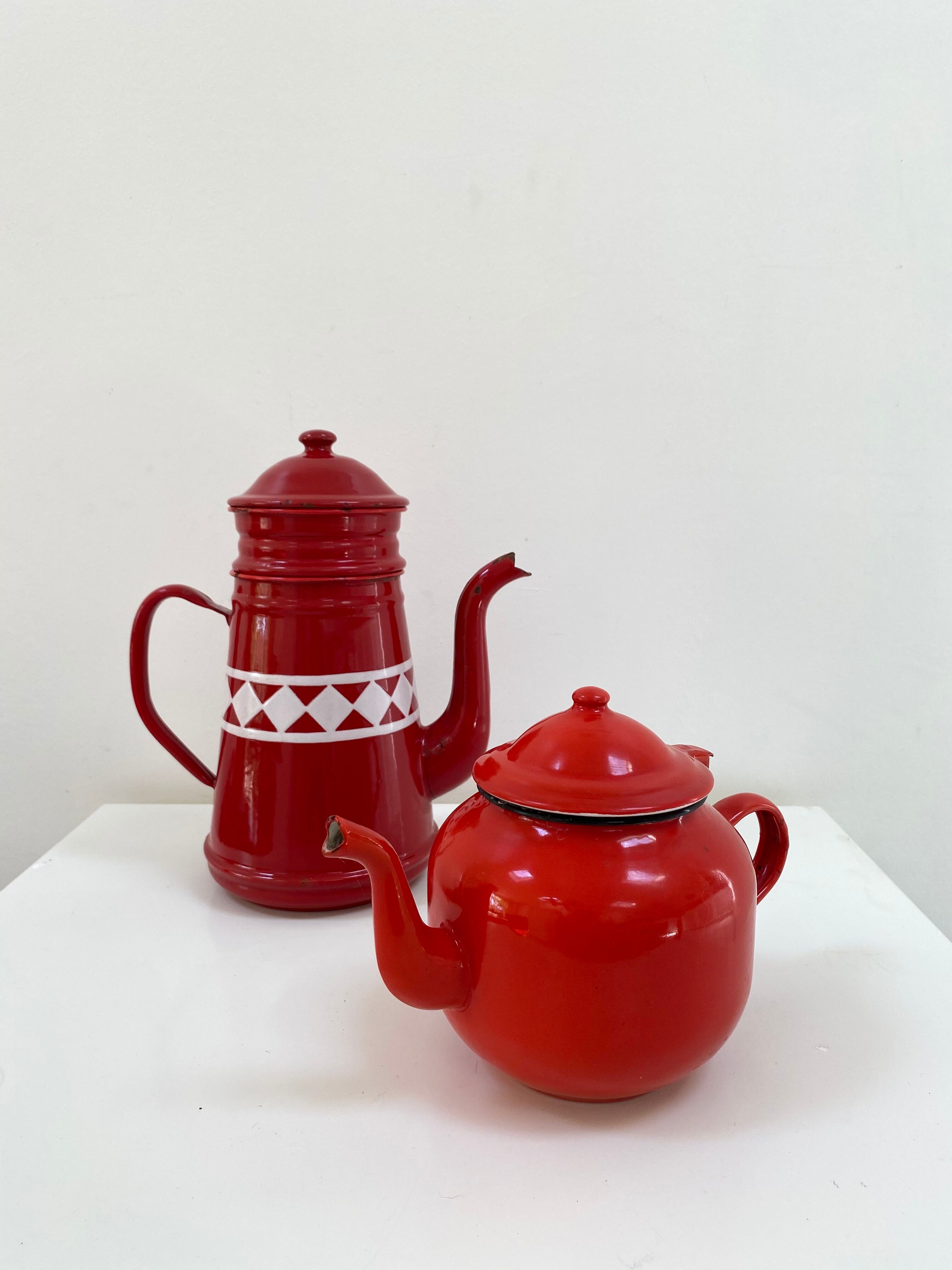 Red enamelled teapot 1 liter from the 70s