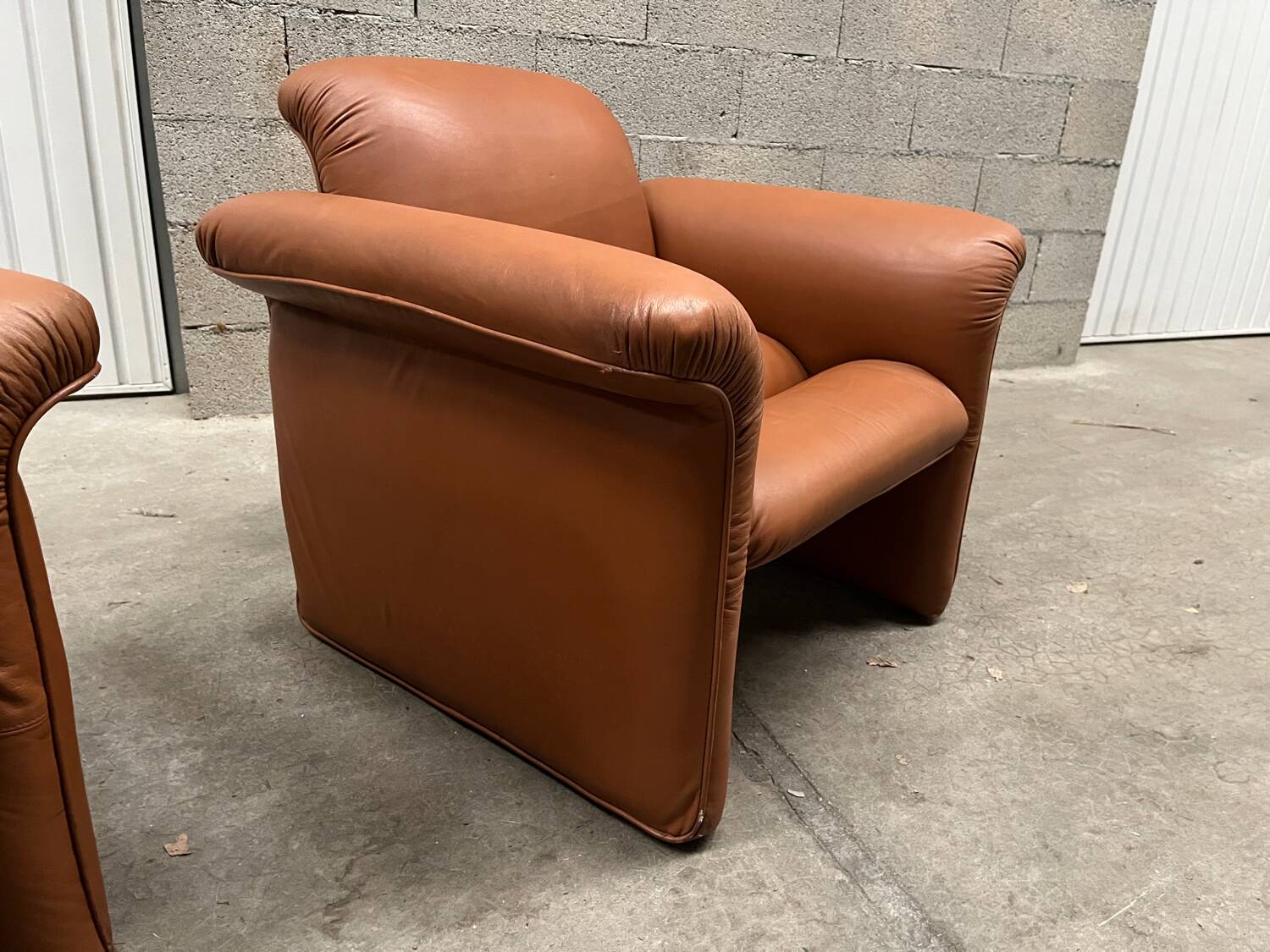 Paire fauteuils cuir design italien