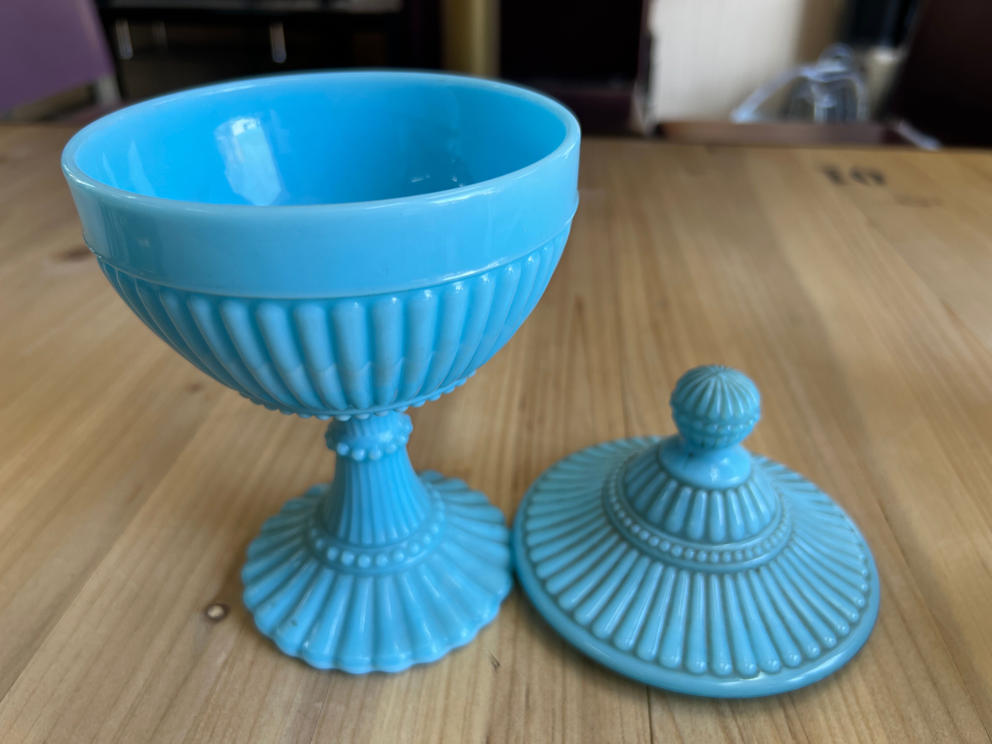 Turquoise blue opaline pot