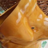 Anthropomorphic pitcher in dabbling