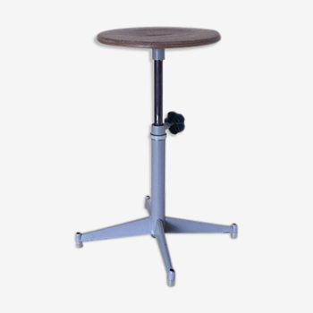 Light grey sipe adjustable stool