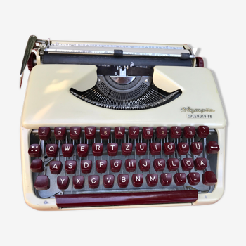 Machine à écrire Olympia Splendid 33