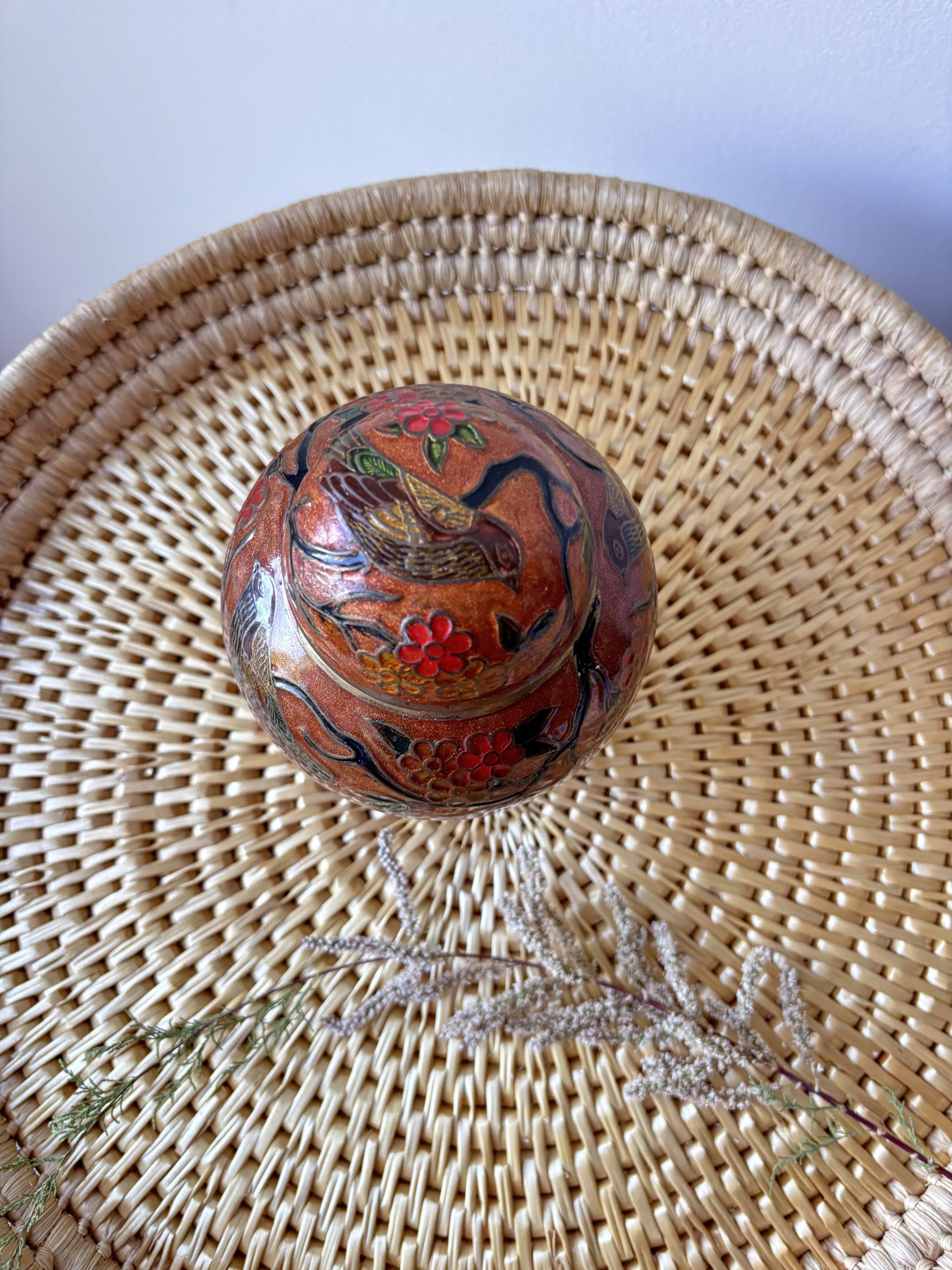 Boîte à couvercle en laiton émaillé cloisonné -oiseaux et fleurs, Mad