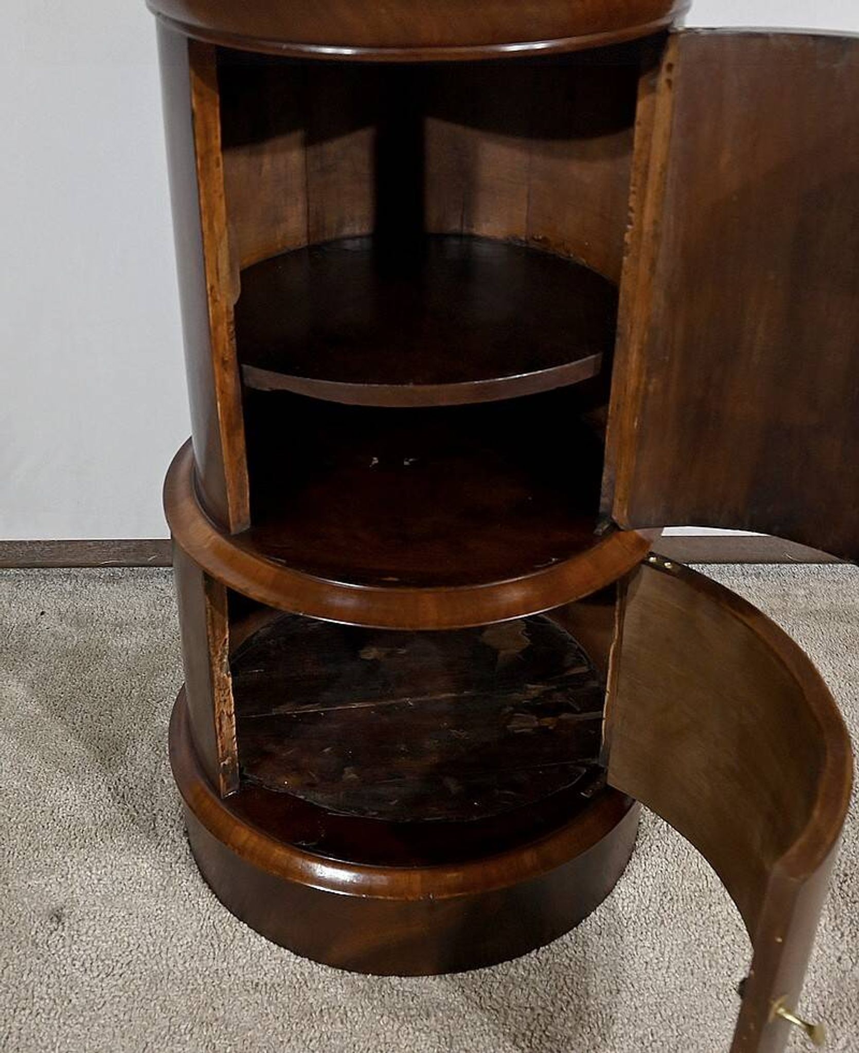 Rare Somno with two doors in Burl Mahogany, Empire period – Early 19th century