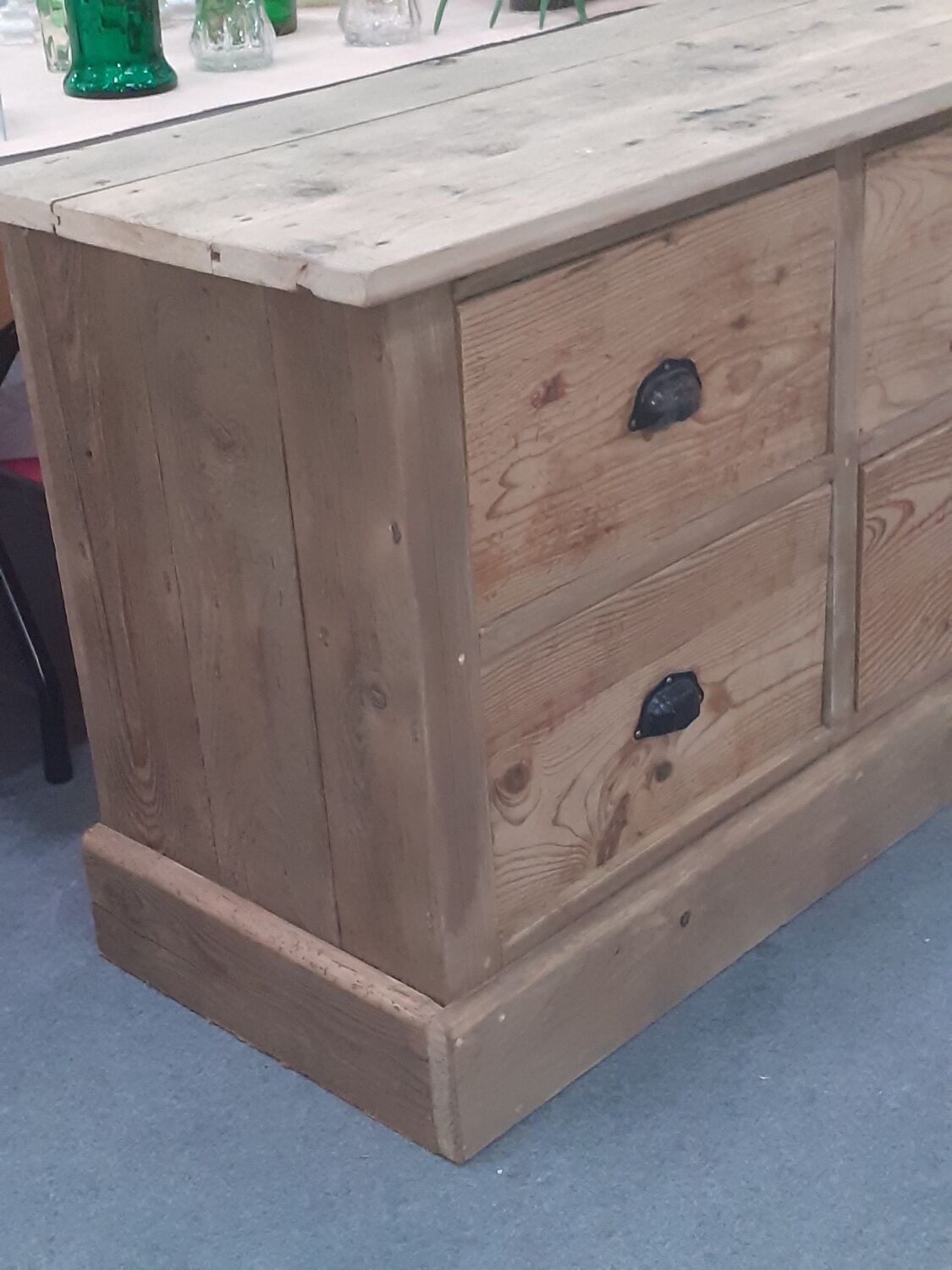 Trade furniture 8 drawers fir