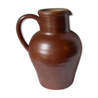 Bonny sandstone pitcher