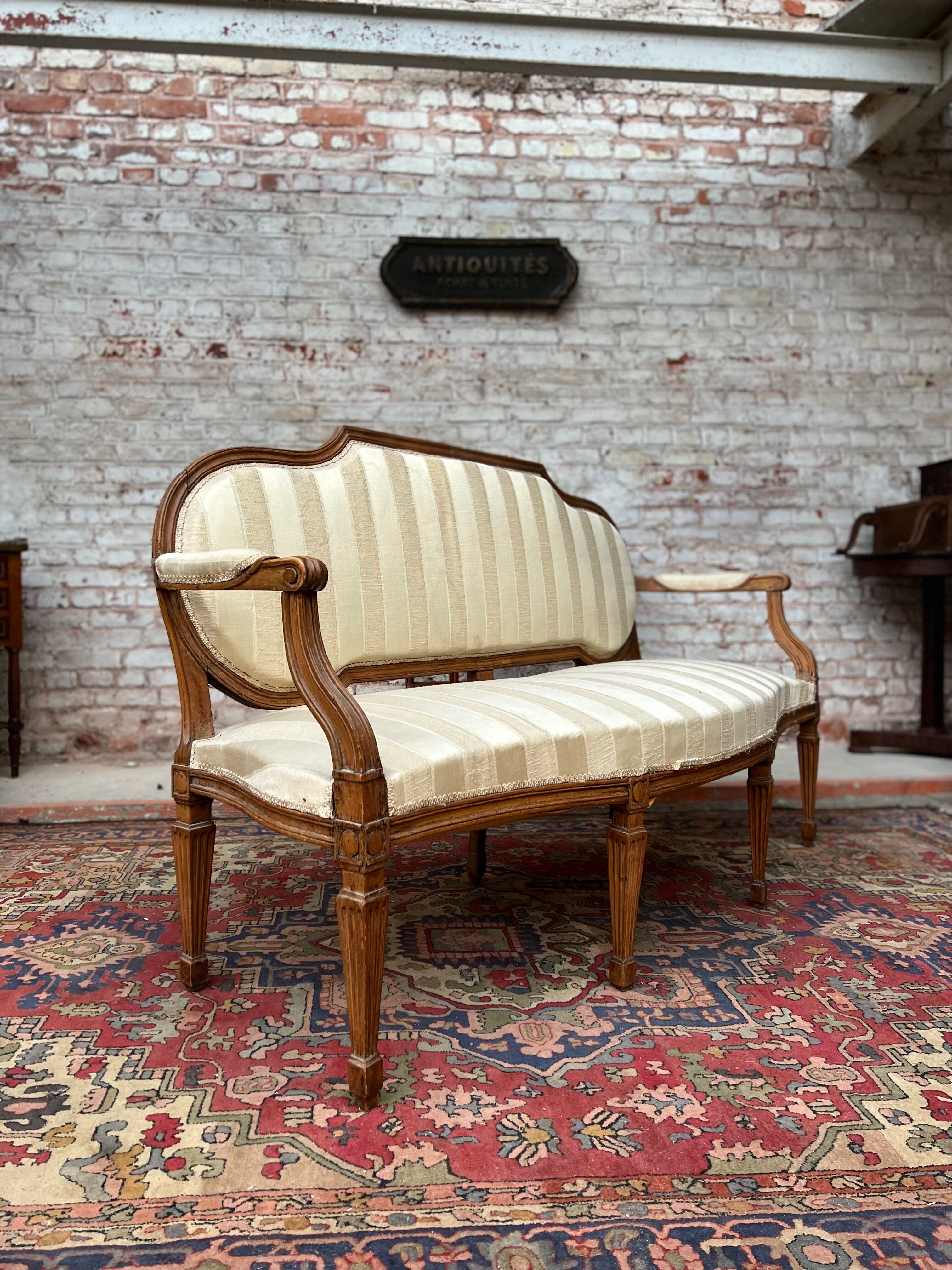 Natural wood sofa Louis XVI XVIII century