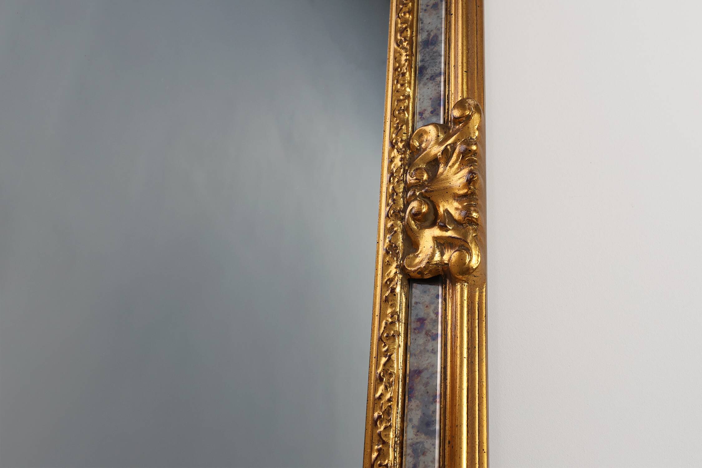 20th century Baroque Revival Mirror by Deknudt in gilded Resin, Belgium