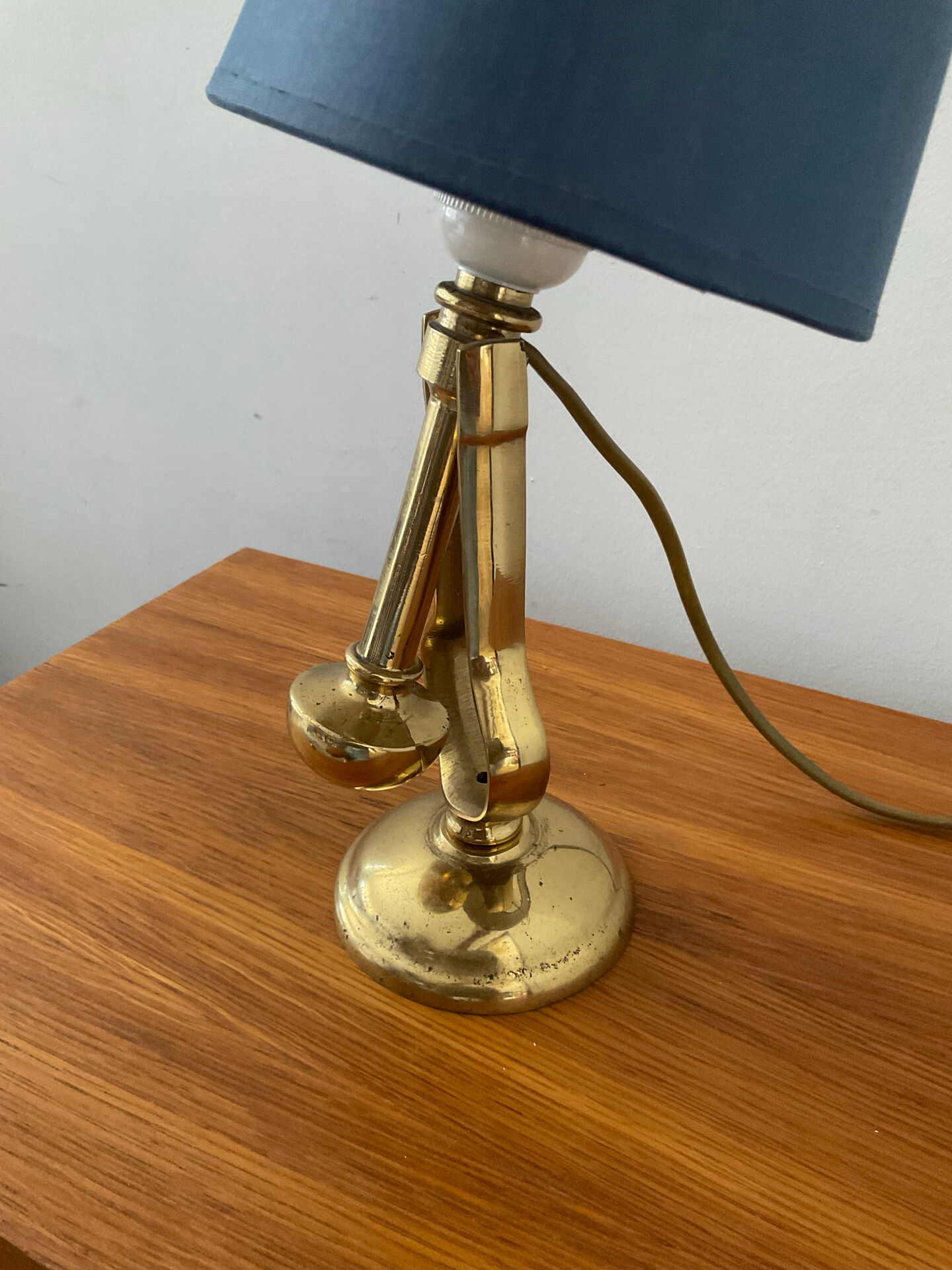 Ancienne lampe de bateau en bronze
