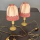 Paire de lampes de chevet  style Louis XVI – Soie rose & laiton- 1950