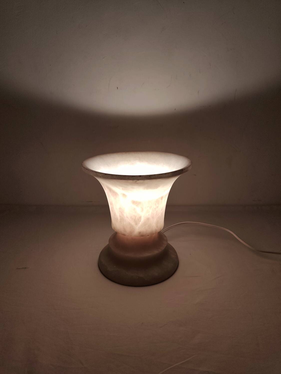 Lampe de table en marbre. Espagne, années 1970.