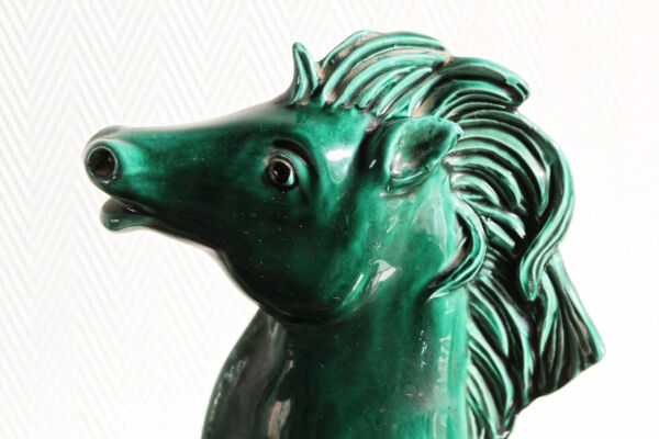 Cheval en faïence verte