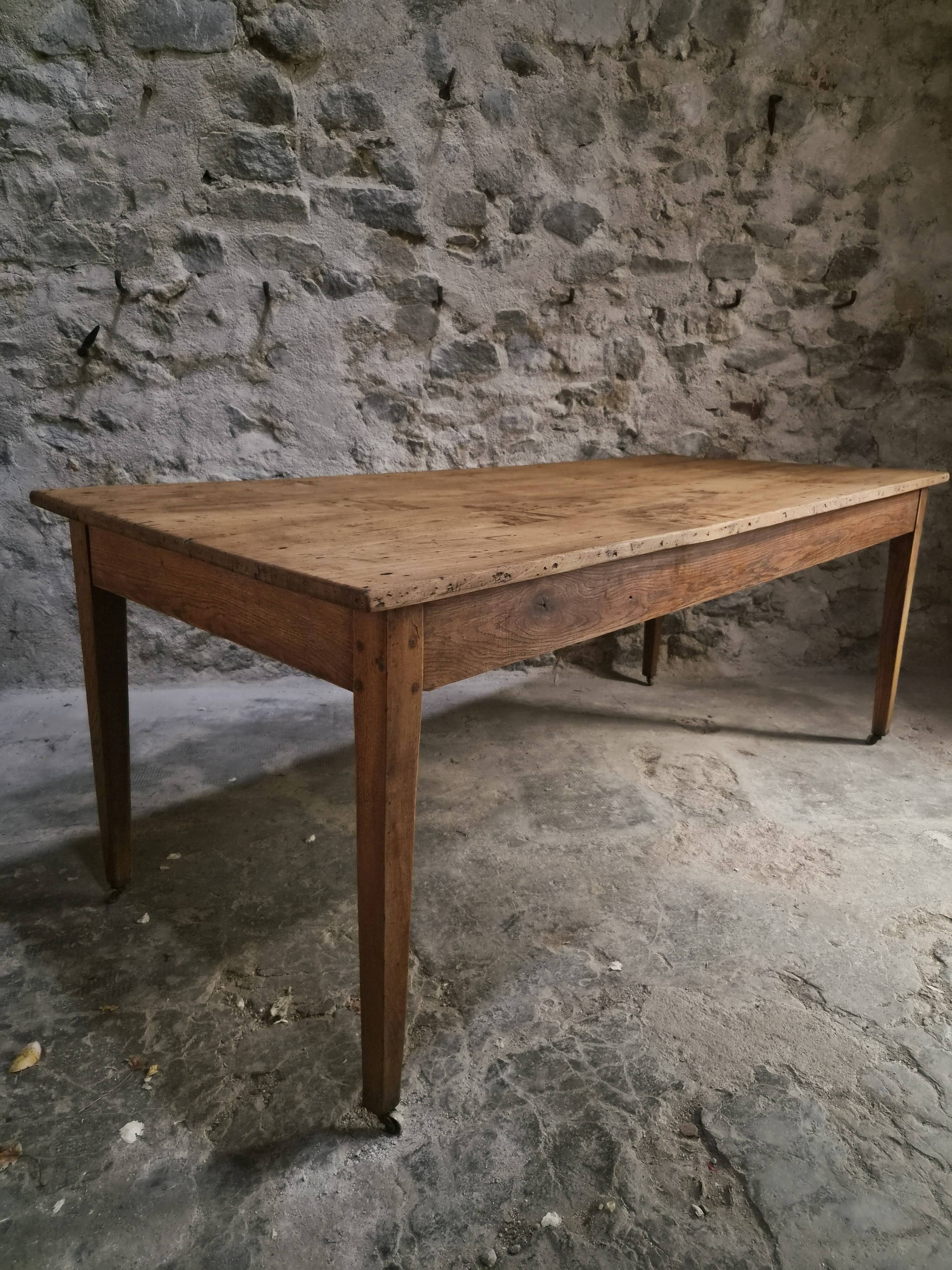 Antique French farmhouse dining table in oak and poplar, 1850–1900