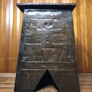 Ancien tabouret avec coffre bois sculpté vintage