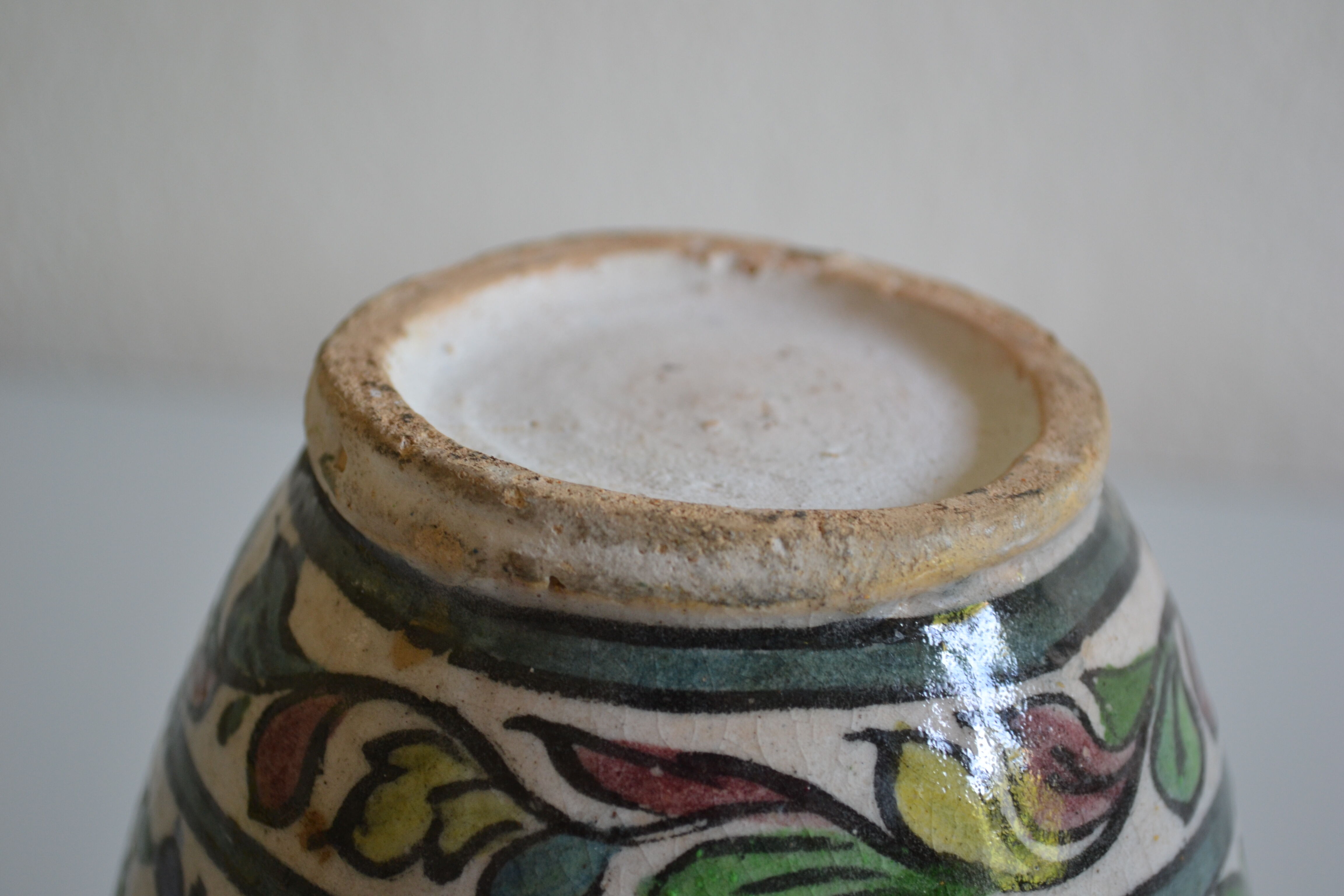 Vase in ceramic ottoman Iznik