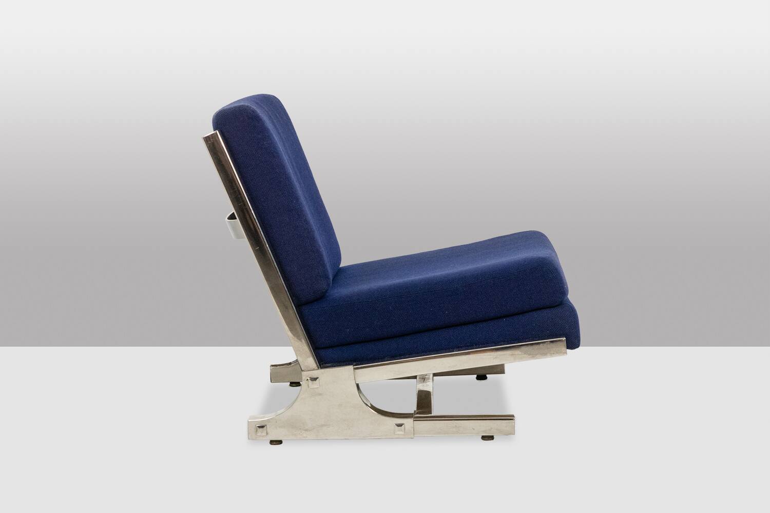 Pair of armchairs and pouf in chrome steel. 1970s, Valérian Rybar.