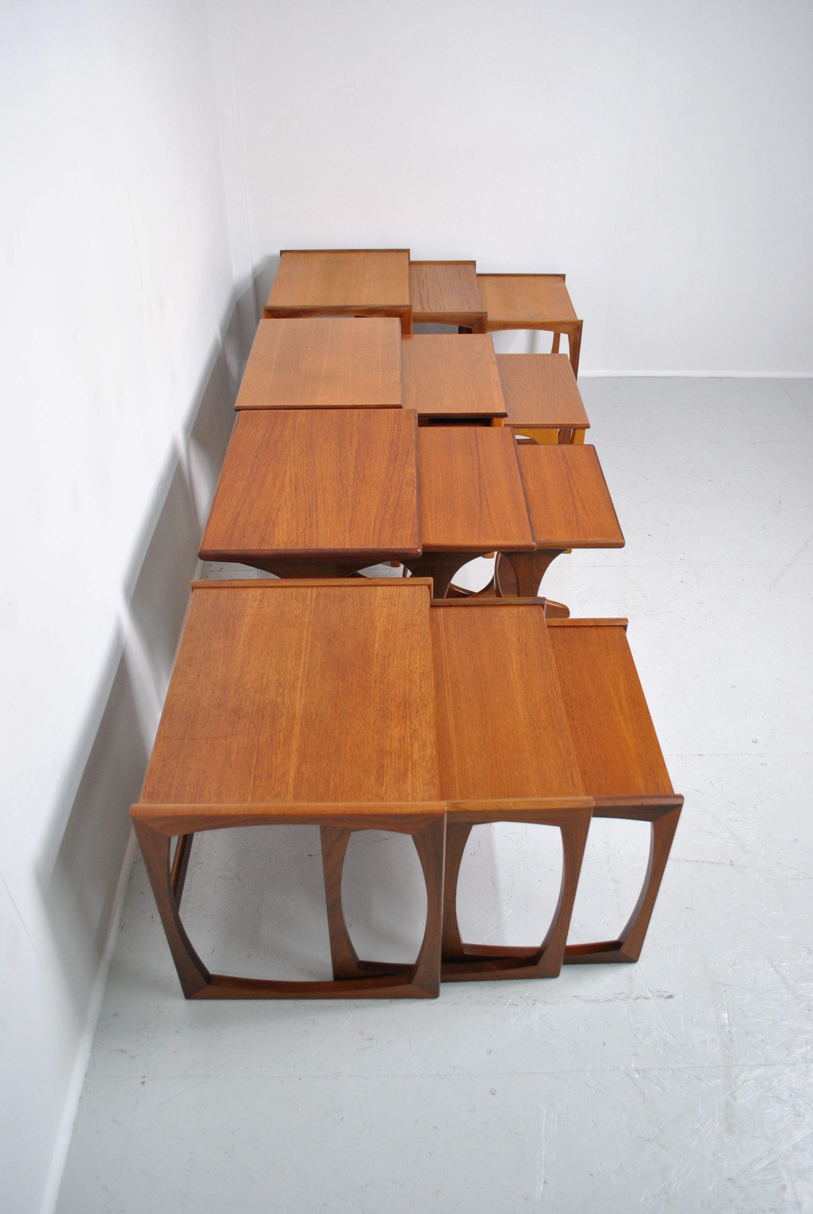 Table gigogne Gplan en teck 1970