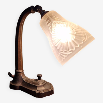 Lampe Art Déco en métal et verre pressé moulé satiné, années 1920-30