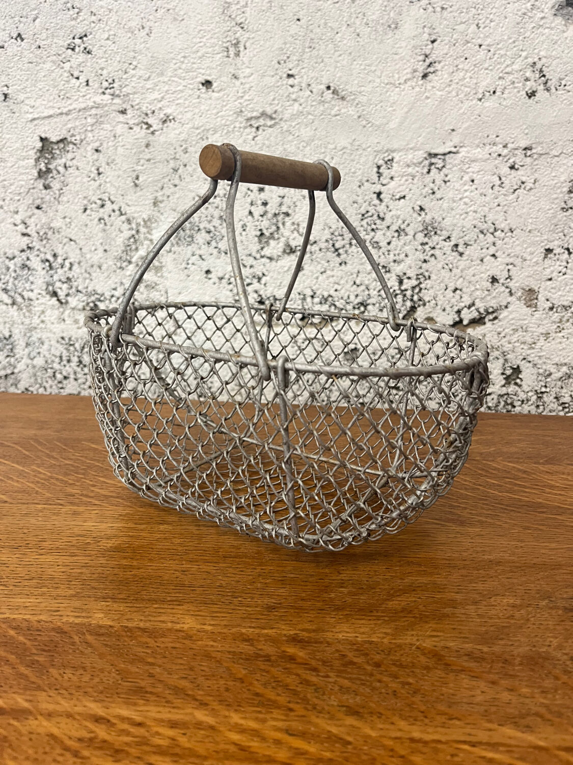Iron wire basket