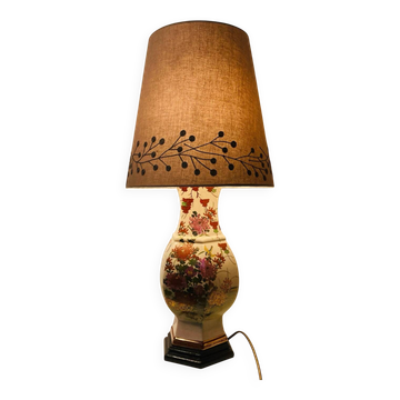 Lampe asiatique vintage en céramique socle bois, abat jour inclinable