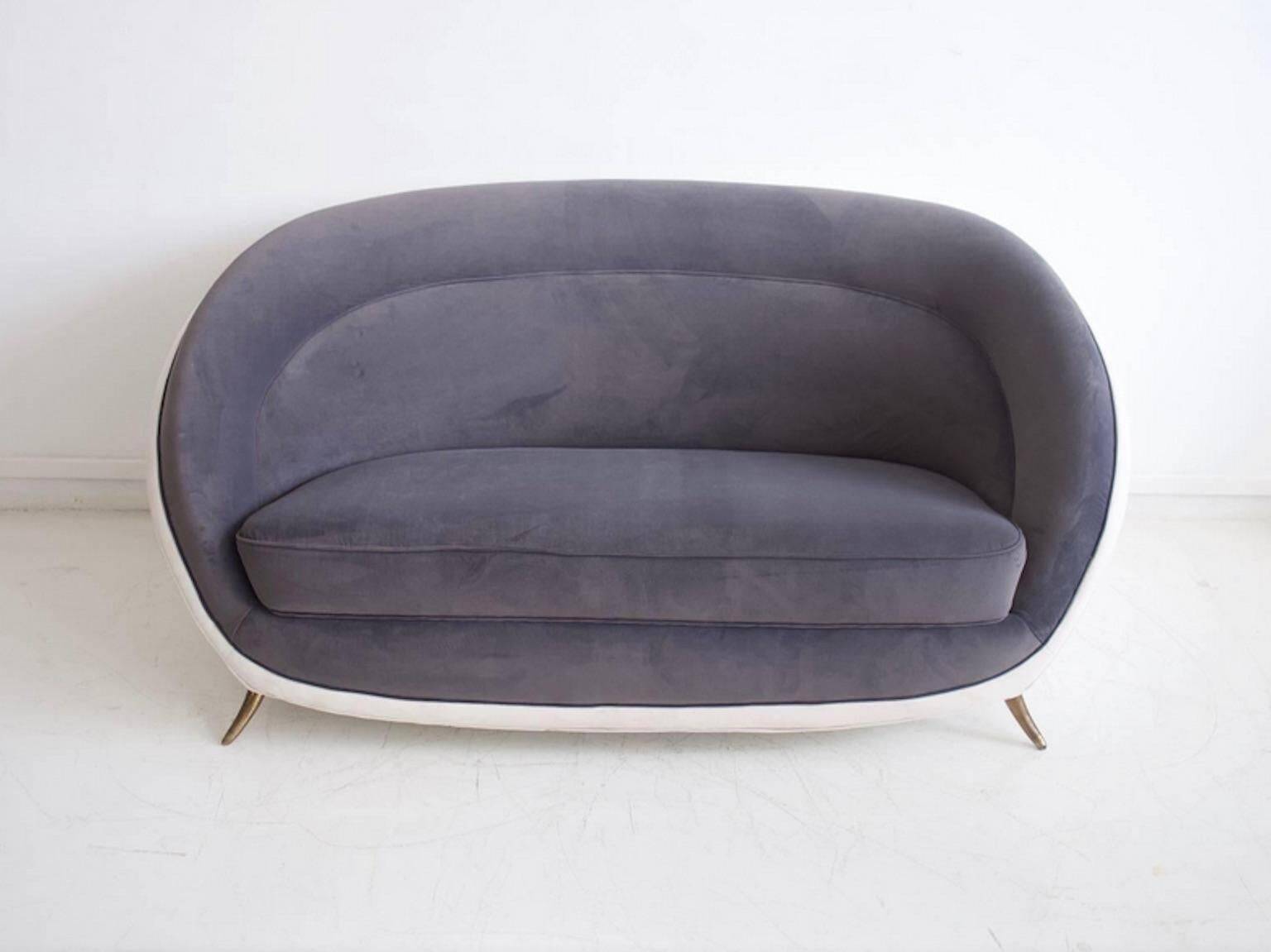 Grey velvet sofa by Guglielmo Veronesi for ISA, circa 1950.