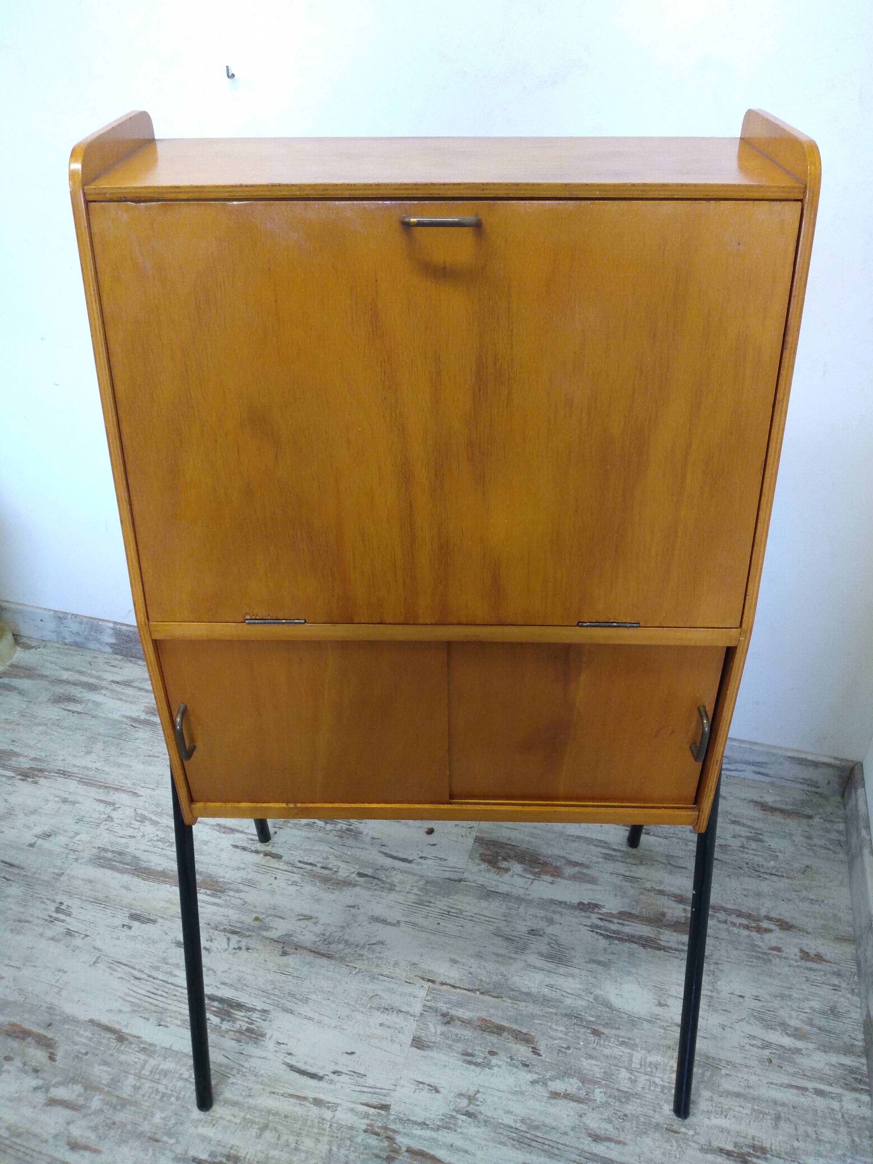 Scandinavian secretary