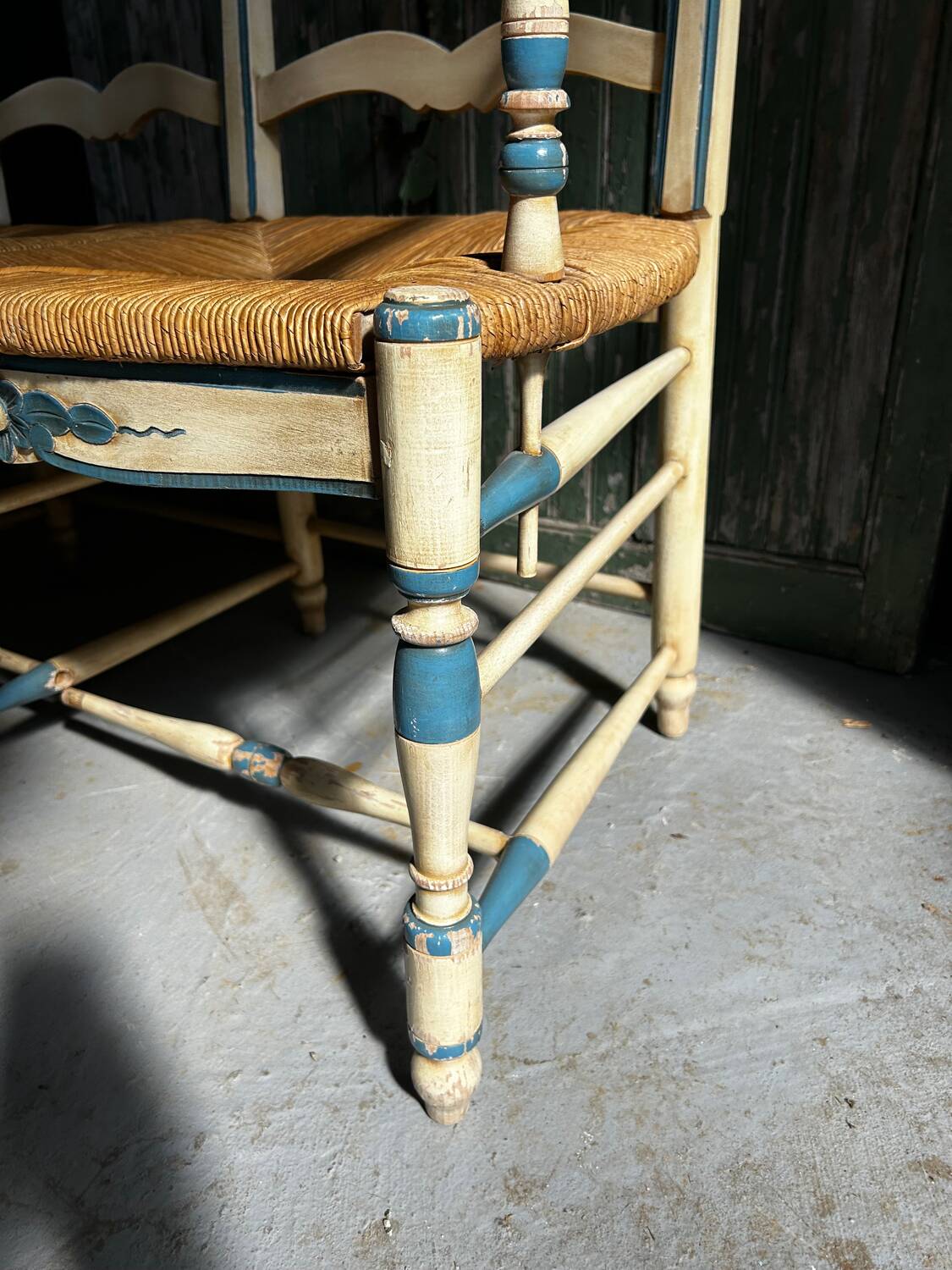 Antique hand-painted Provençal radassier – Straw seat