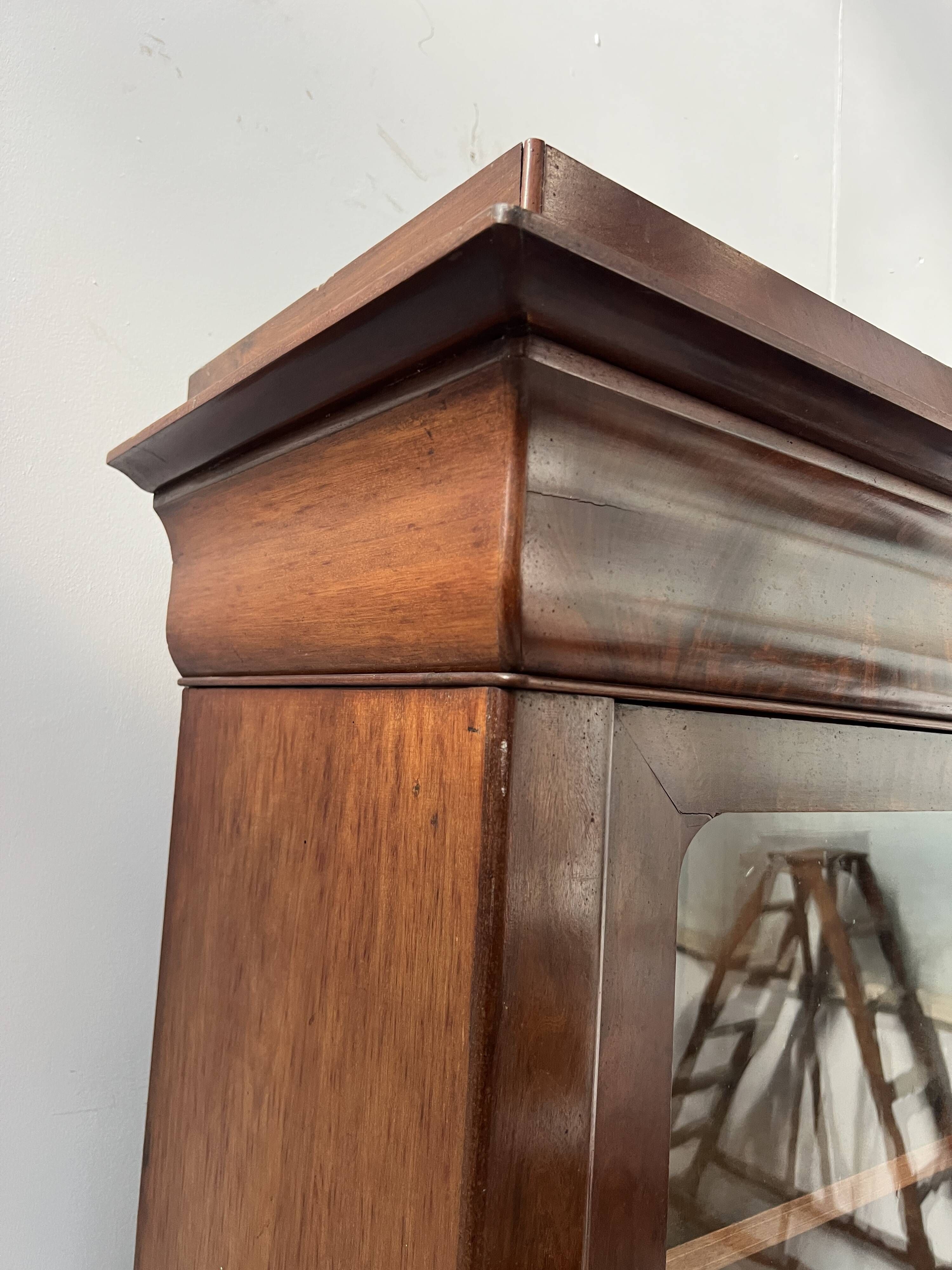 Bibliothèque Louis Philippe en acajou et placage d'acajou XIX siècle