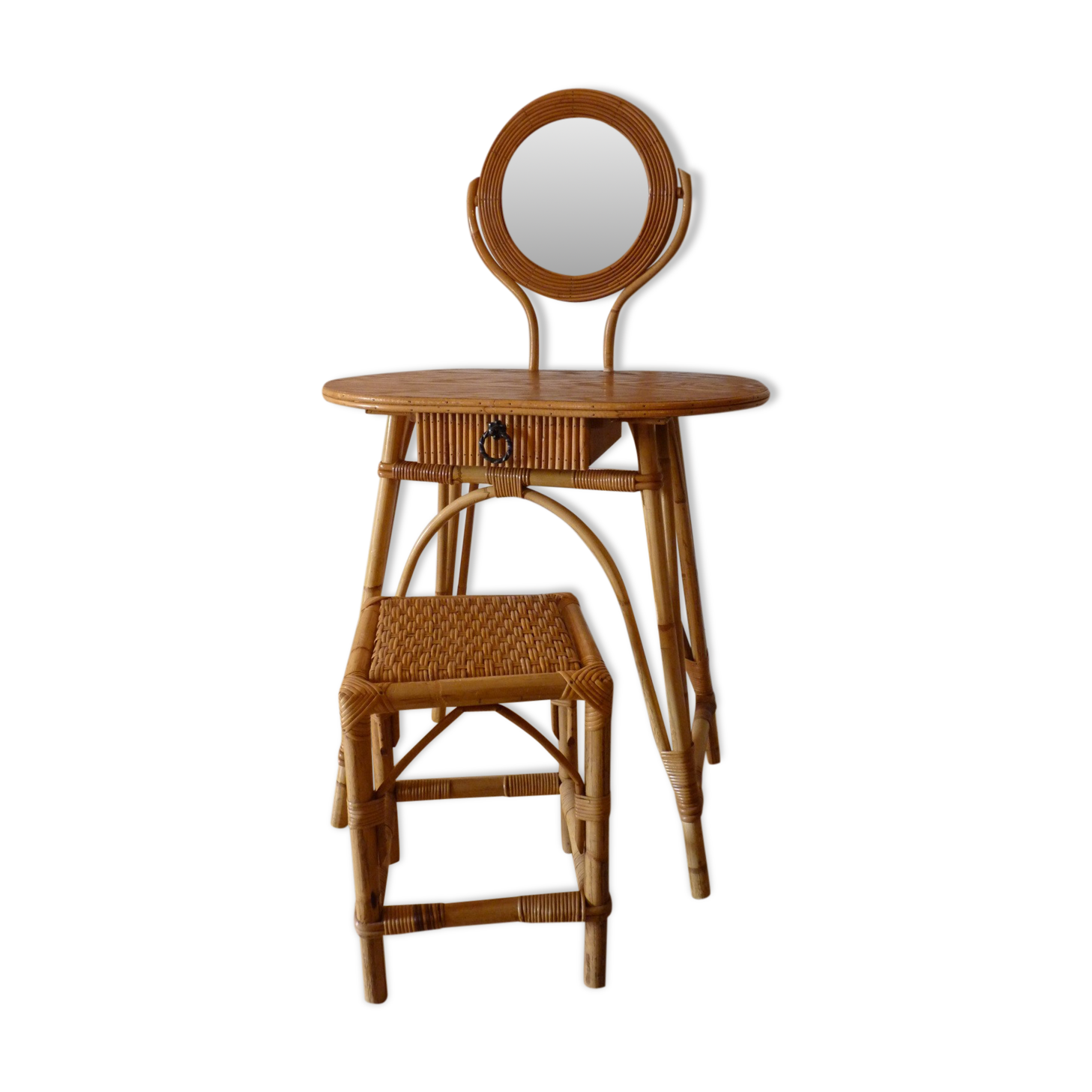 Coiffeuse en rotin avec son tabouret