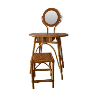 Hairdresser rattan with his stool