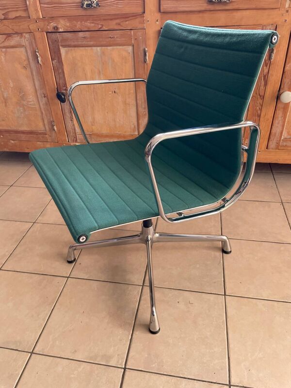 Fauteuil Eames EA 108 design ed Vitra 97