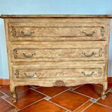 Commode rustique à trois tiroirs