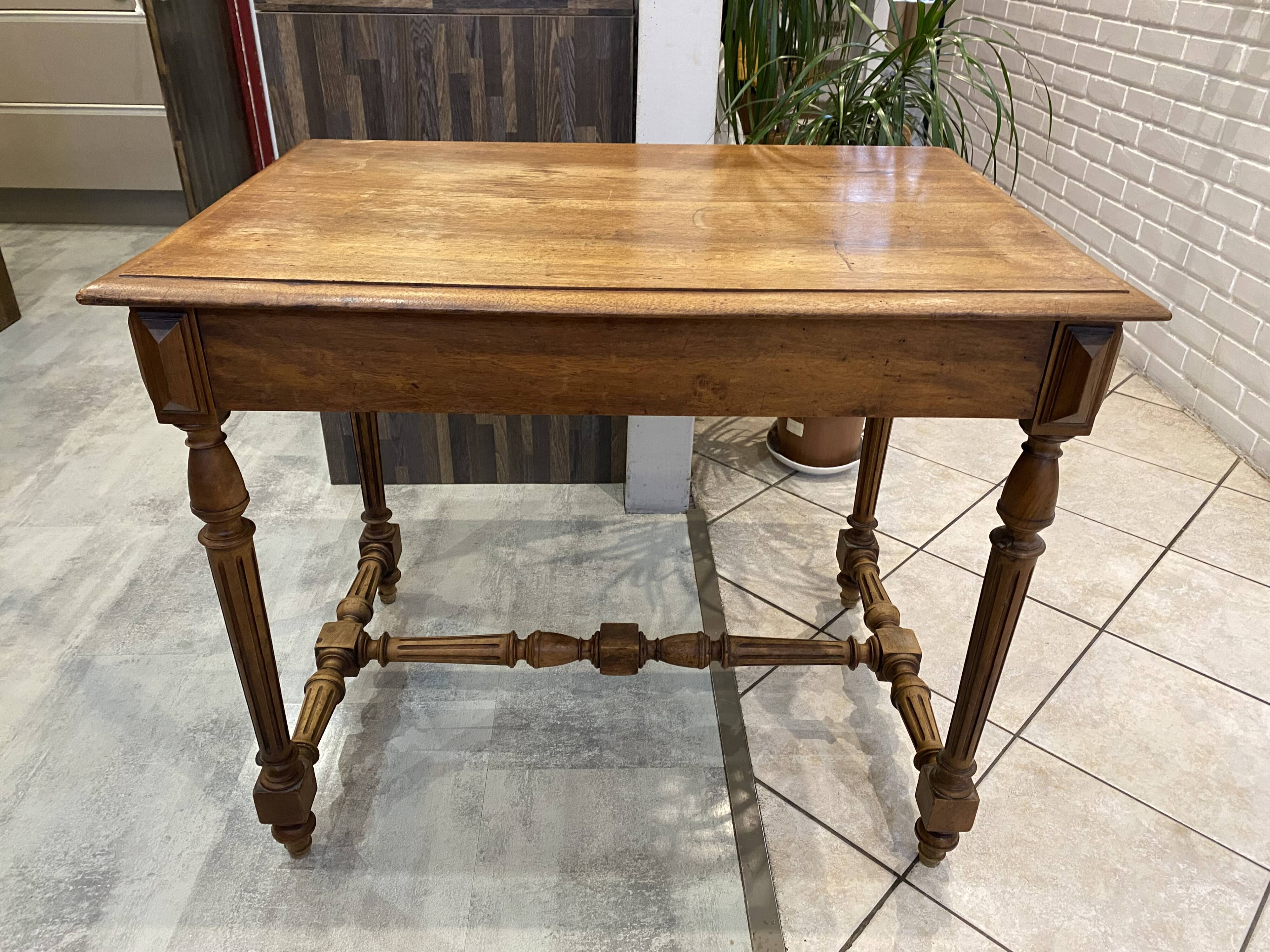 Bureau 1 tiroir en bois massif chêne pieds tournés et sculptés 89x62cm
