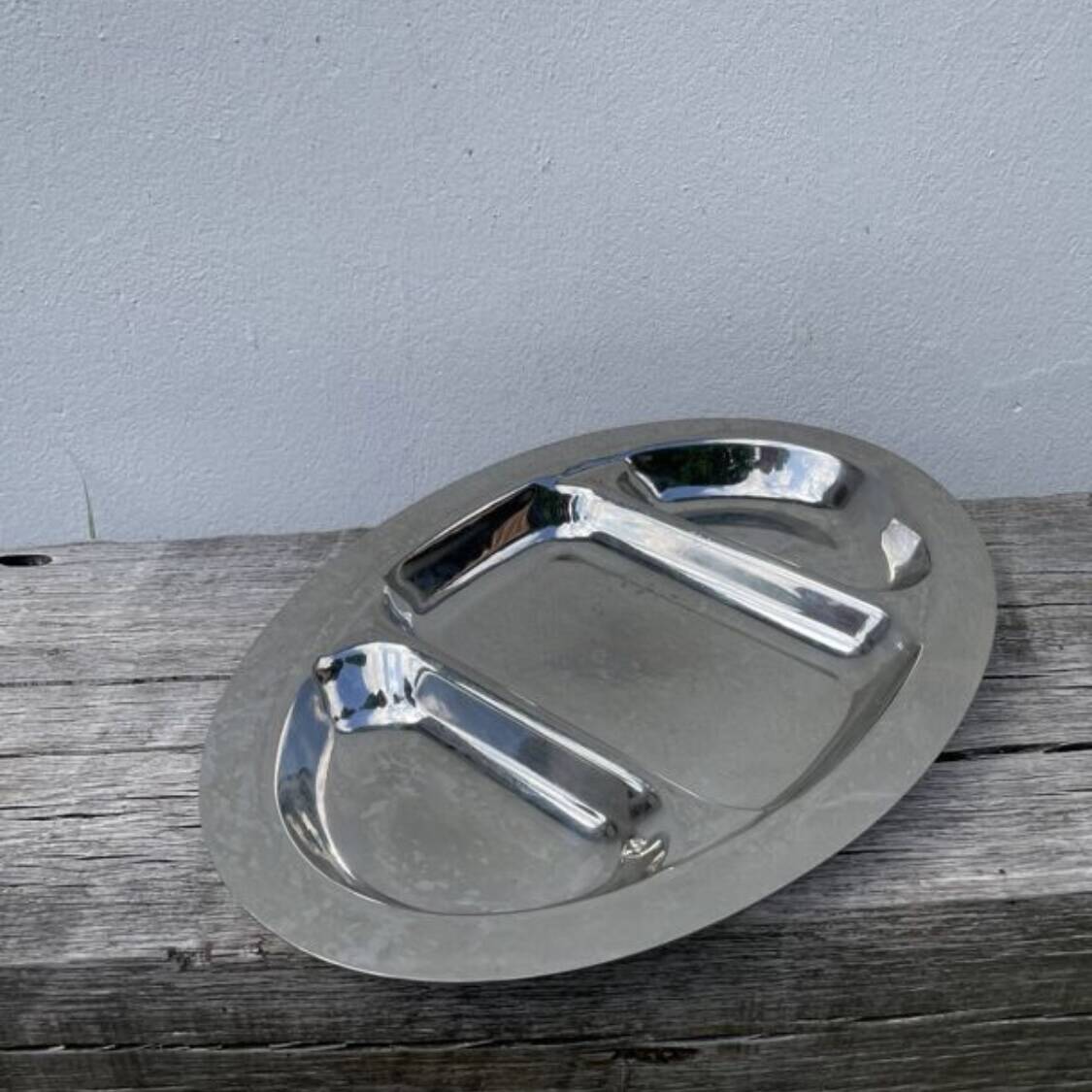 Compartmented stainless steel dish by Rémy Letang
