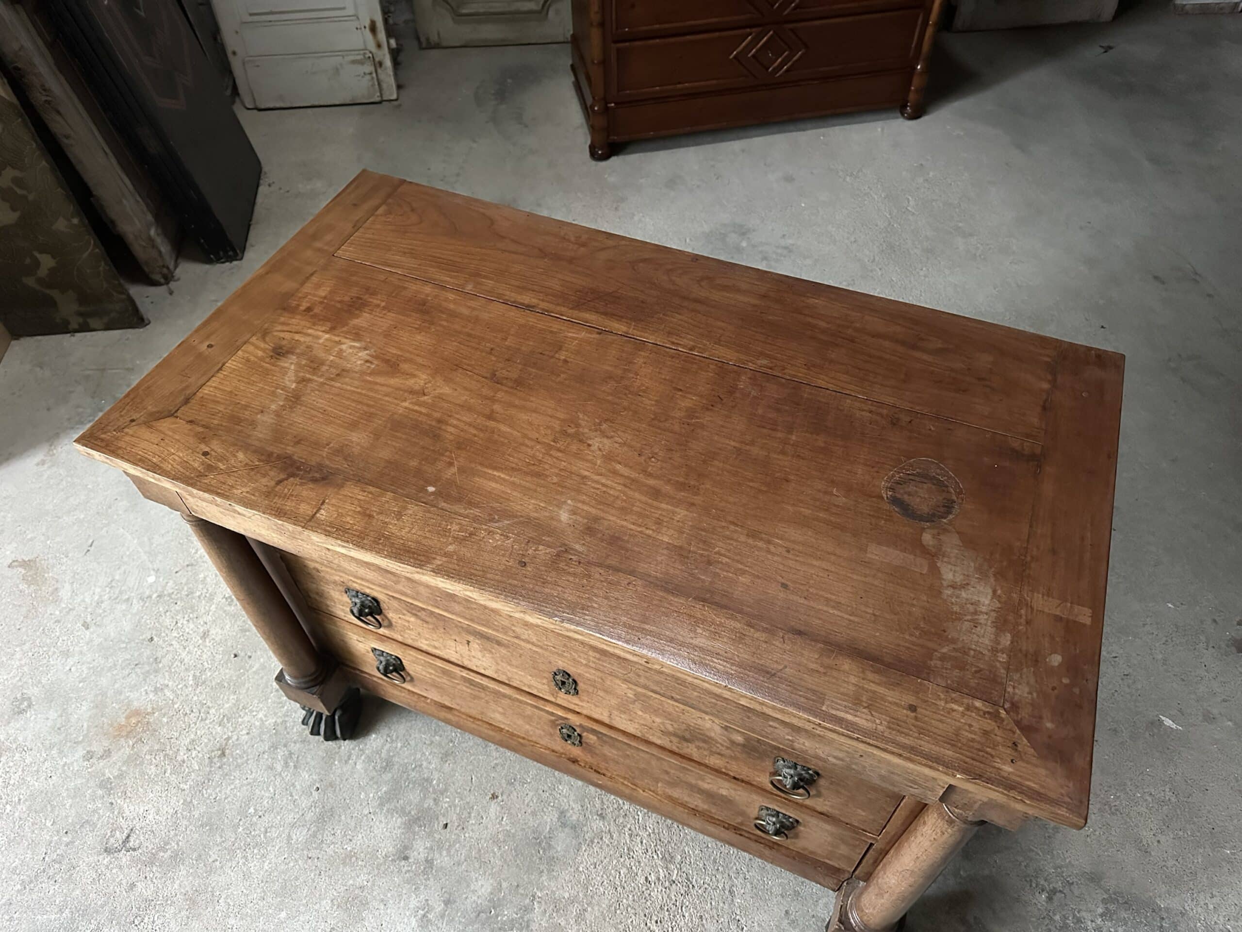 Commode en merisier de style retour d’Égypte vers 1800