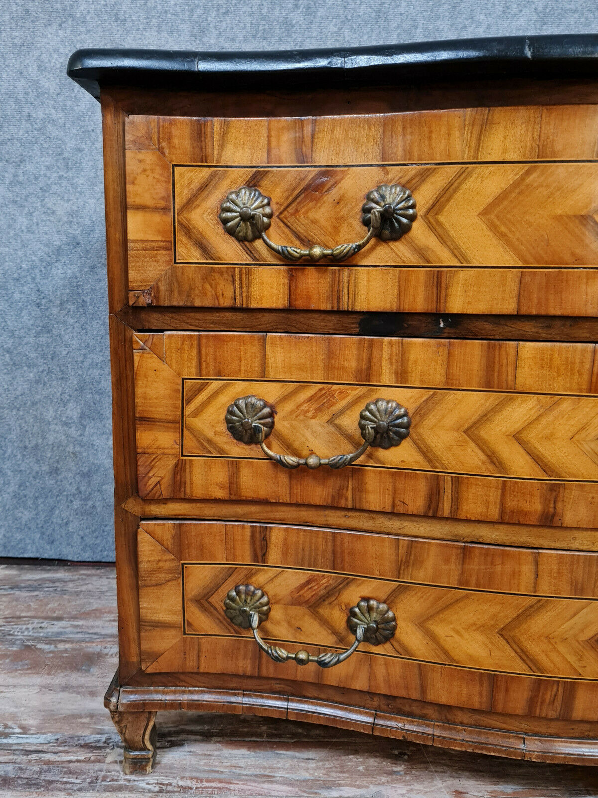 Curved chest of drawers Louis XV period in precious wood marquetry around 1750