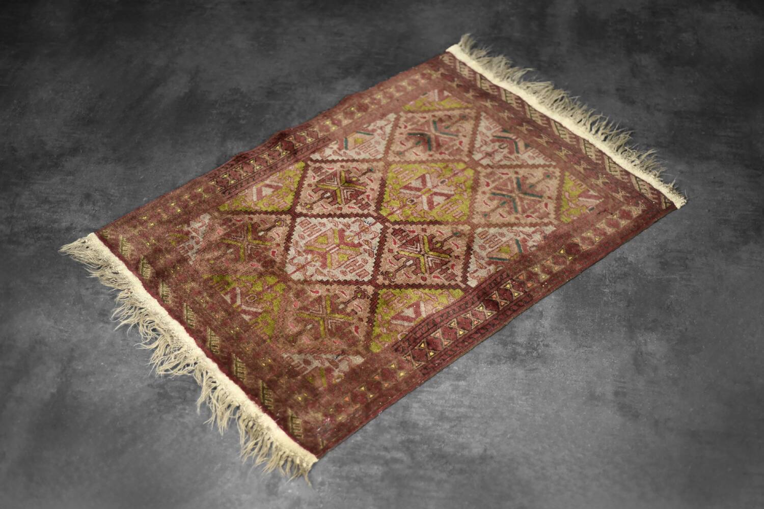 Vintage handwoven Turkmen Ersari oriental rug, 1950s.