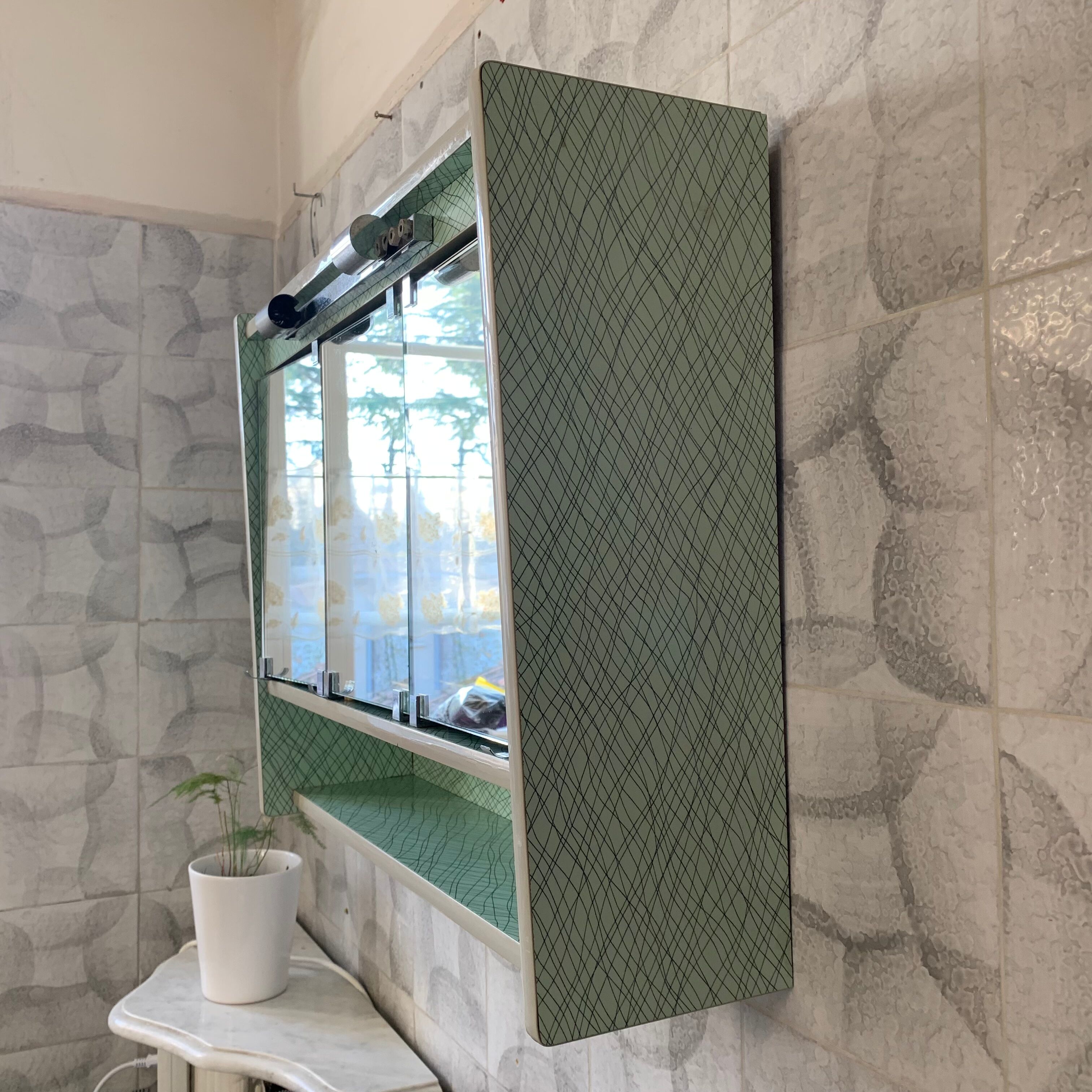 Vintage triptych green wall-mounted toilet cabinet