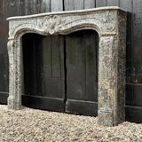 Cheminée Régence en marbre gris, Sainte-Anne, XVIIIe siècle