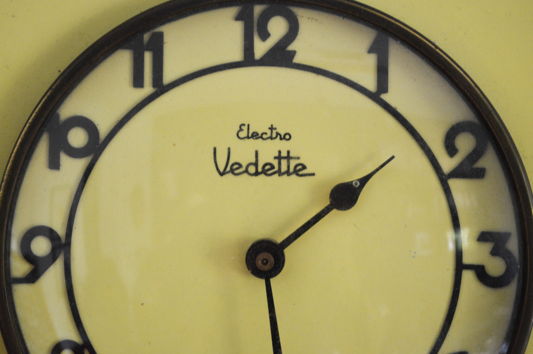 Wall clock featured electro