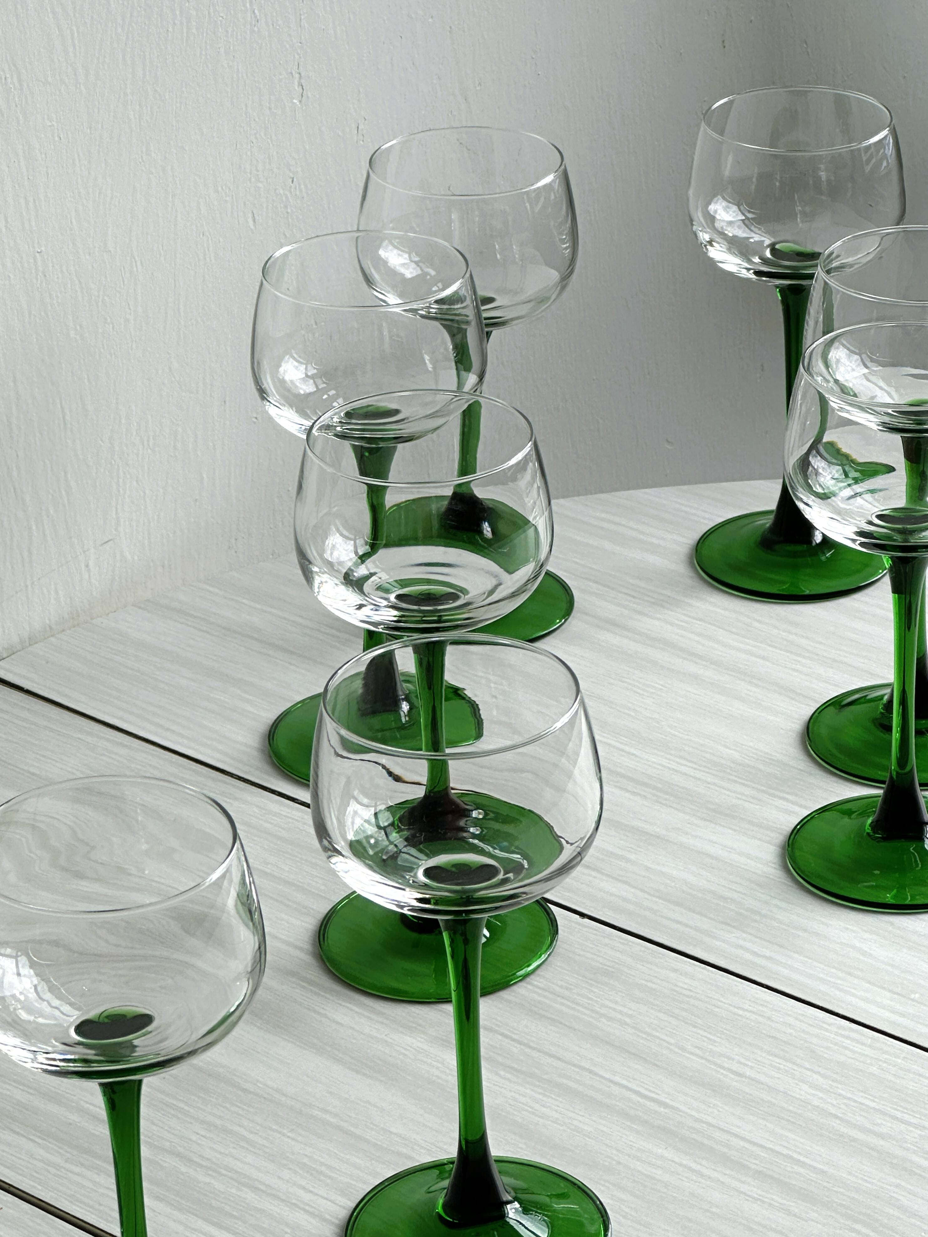 8 stemmed glasses with green stems, Alsatian wine glasses.
