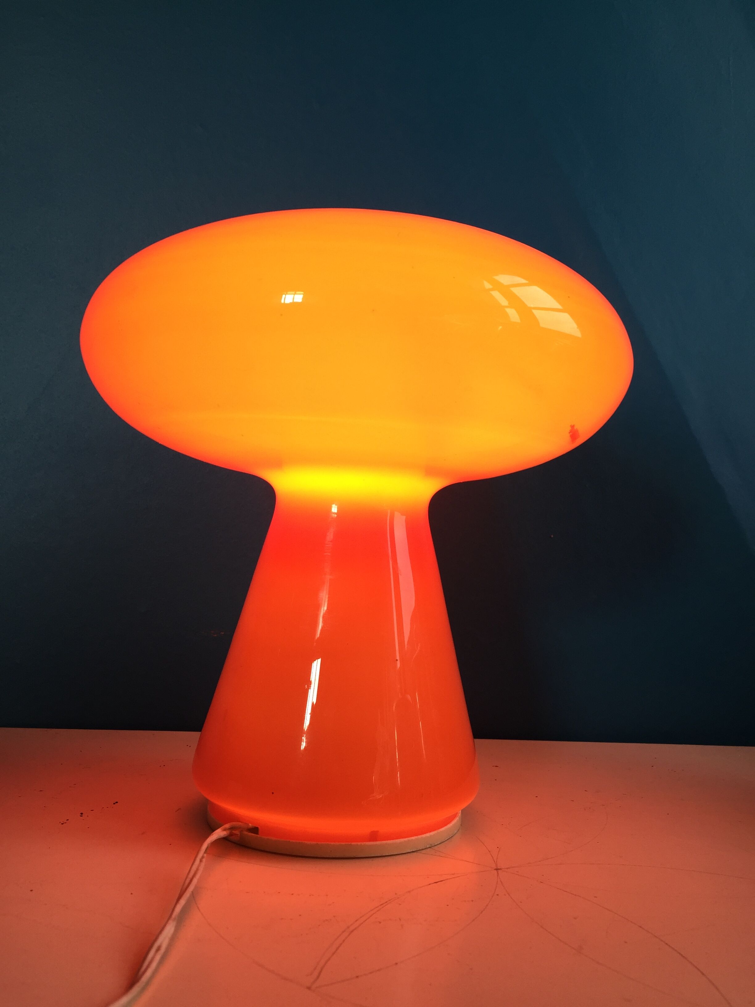 Lampe champignon en verre, opaline orange, années 70