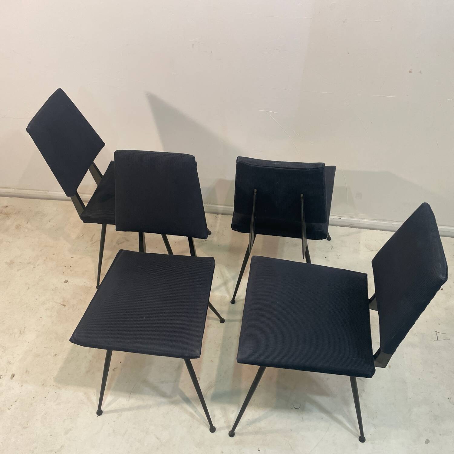 4 “Donzella” seats by Velca (it).