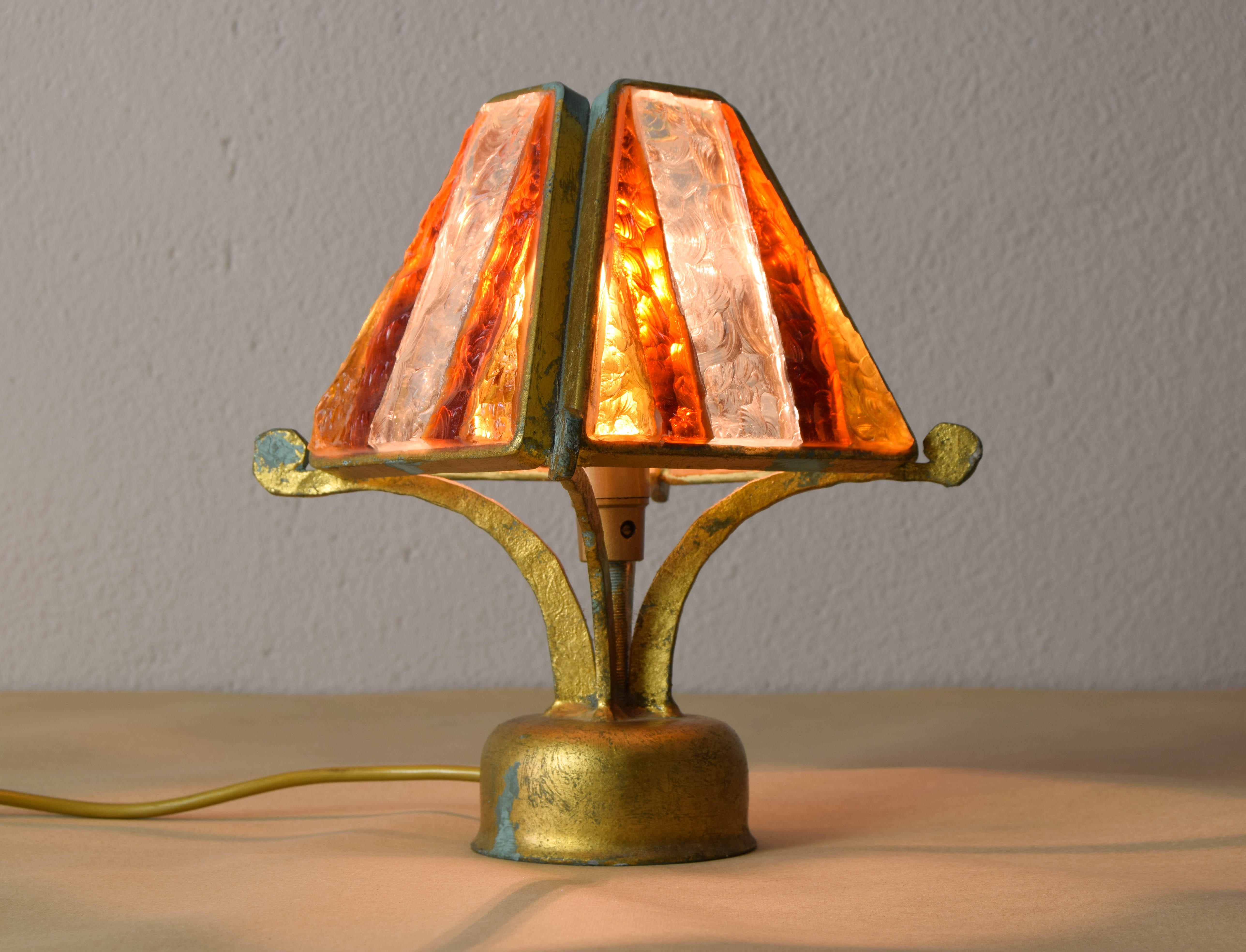 Brutalist table lamp in metal and hammered murano by longobard italy