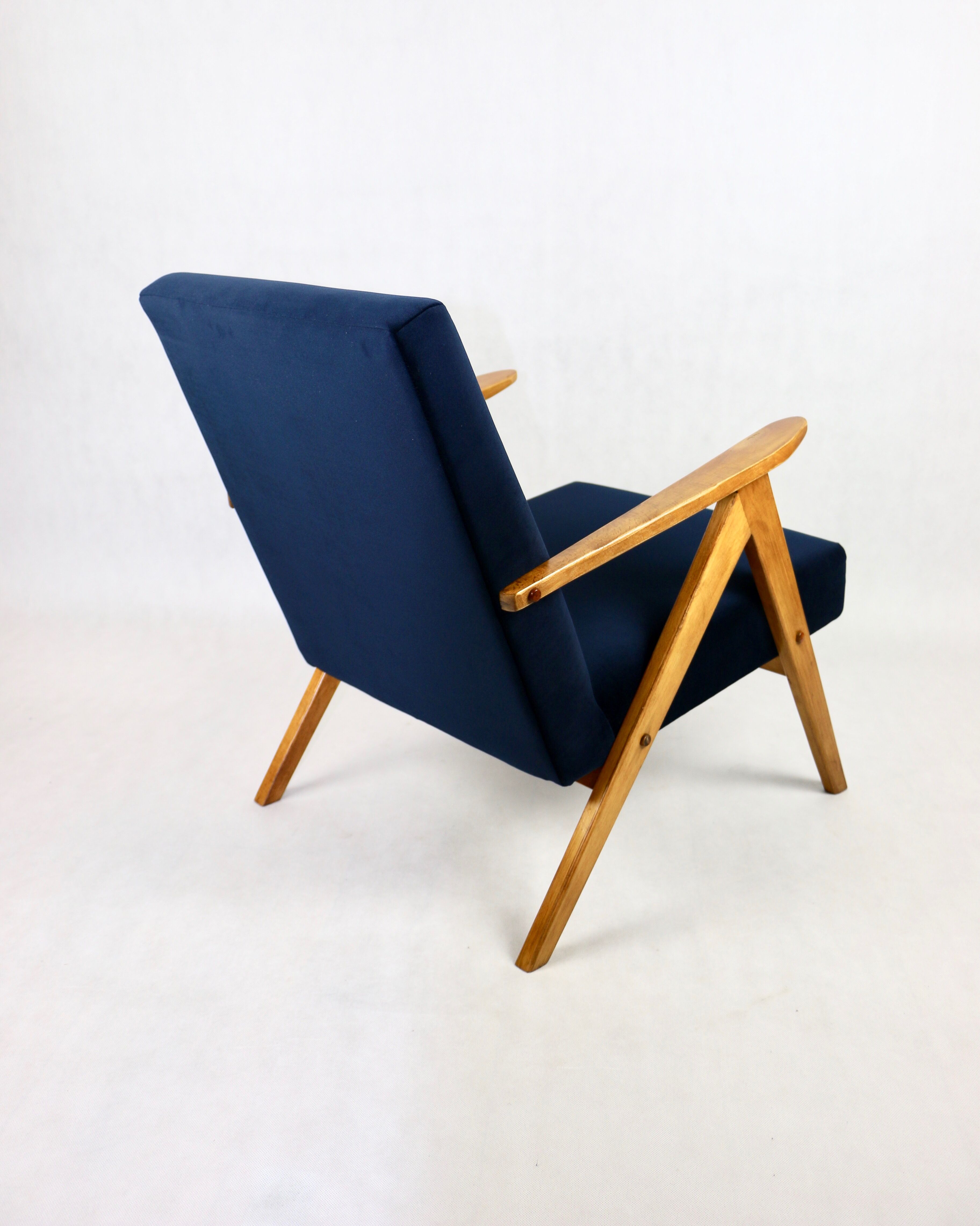 Fauteuil vintage en velours bleu marine Var, années 1970
