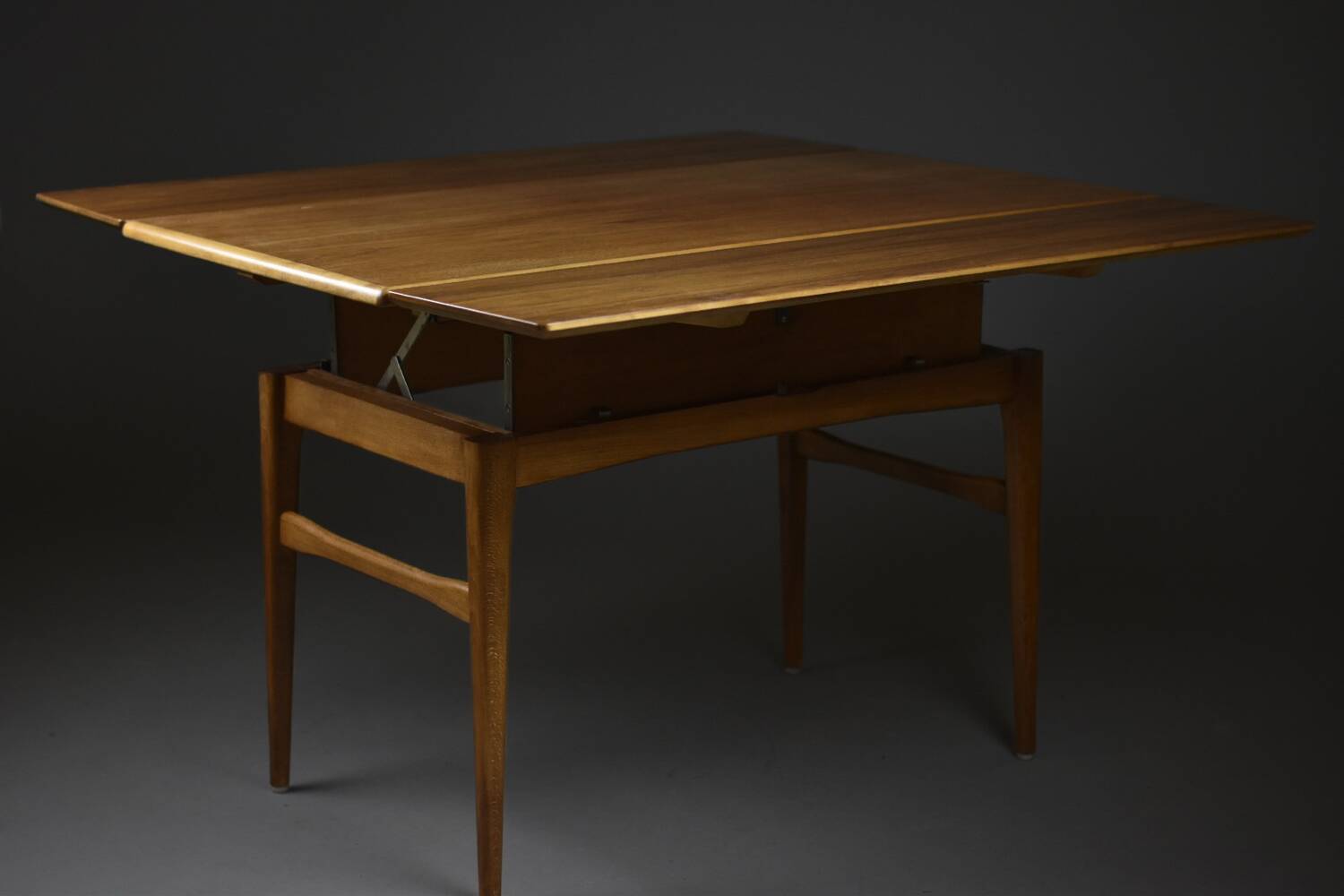 Swedish Mid-Century Expandable Coffee Table | 1950s | Emmaboda Möbelfabrik