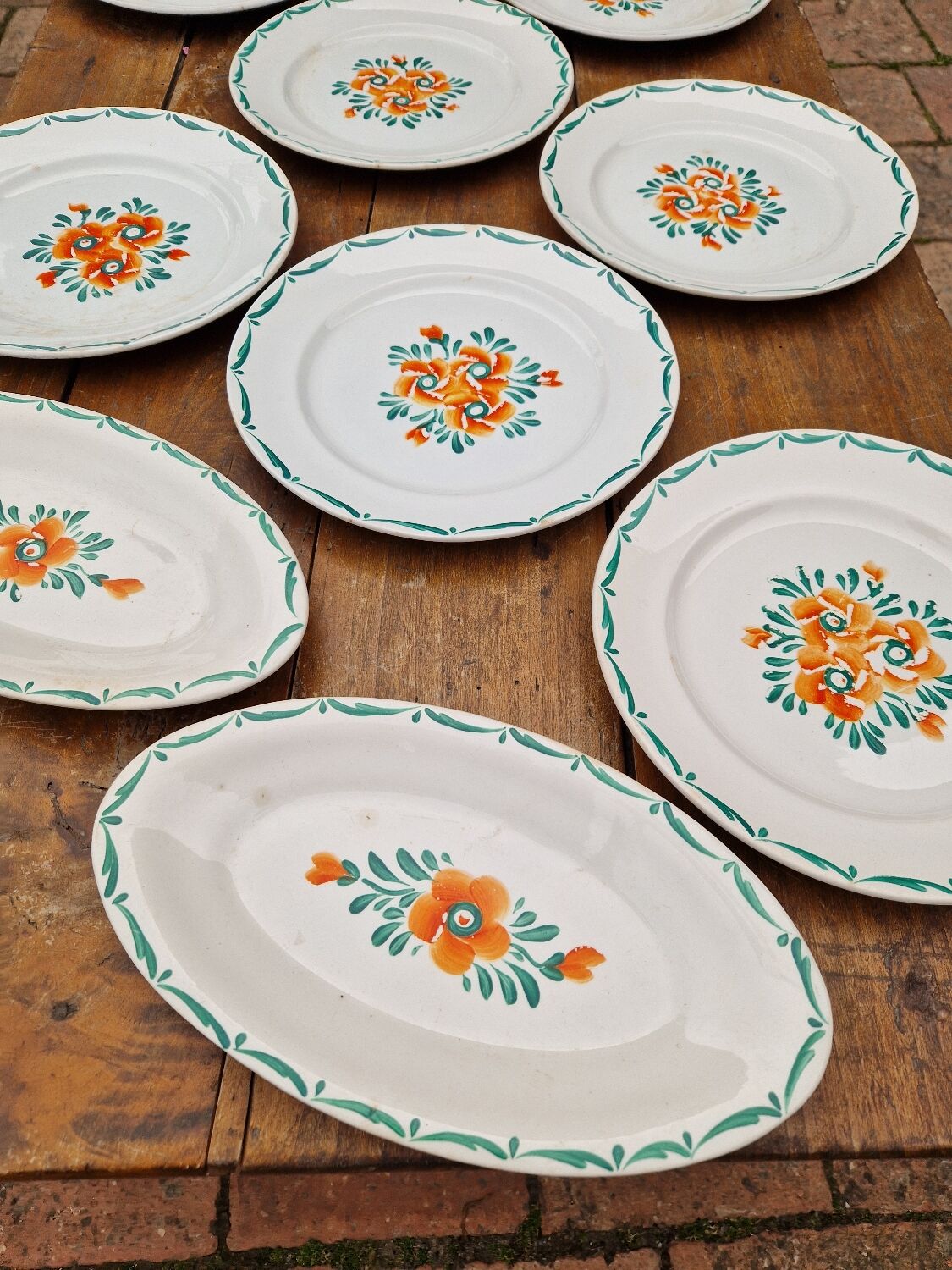 Lot de 7 assiettes plates plus de raviers