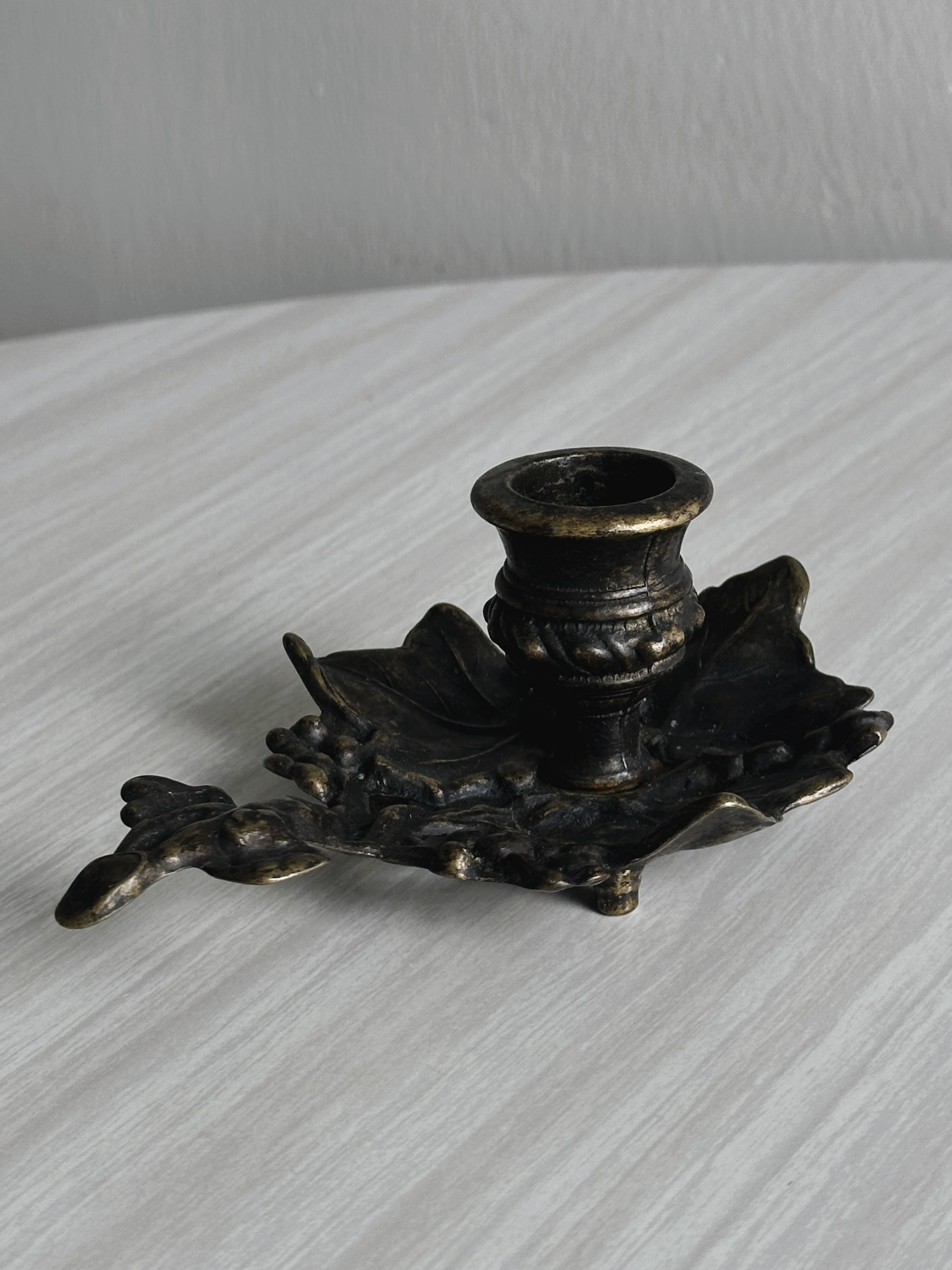 Rat tail metal candle holder